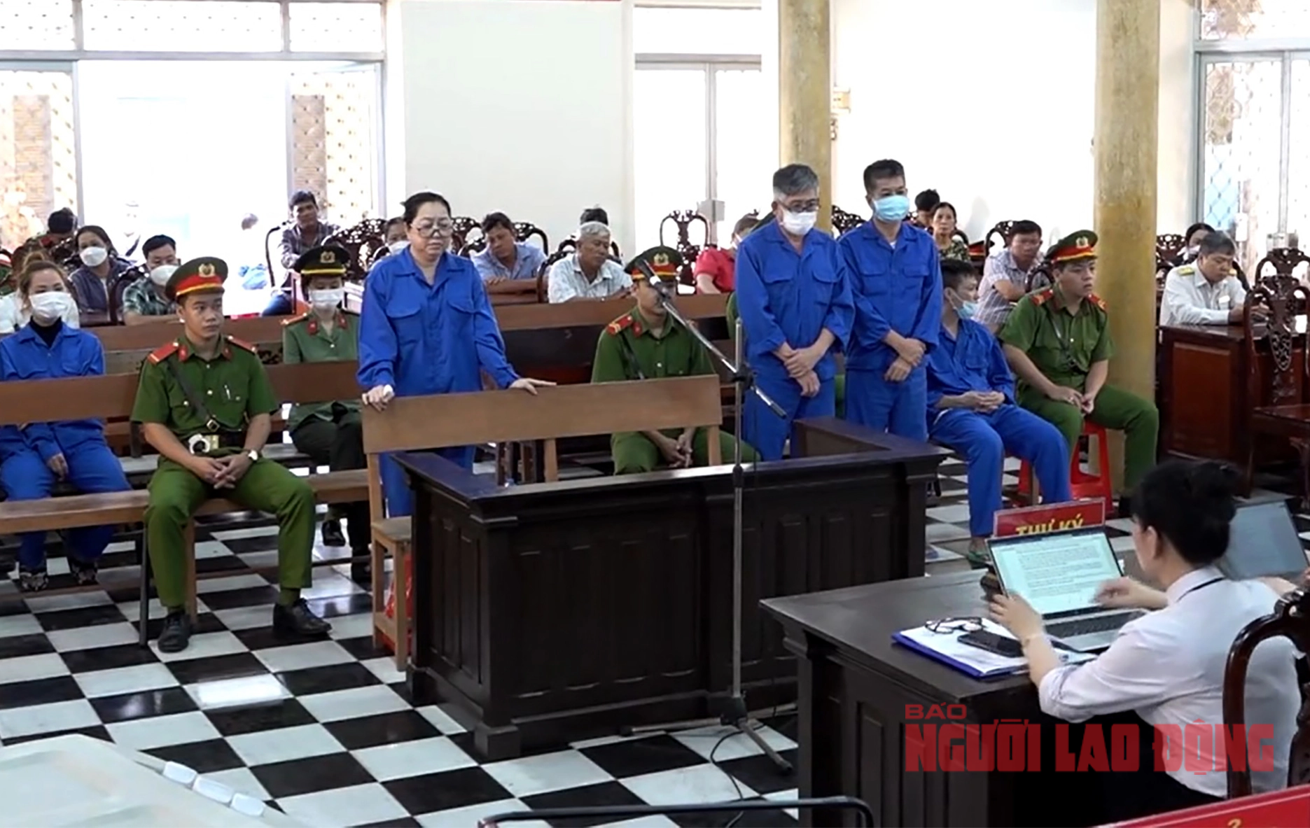 “Trùm” buôn lậu Mười Tường và hai cựu cán bộ công an tiếp tục hầu tòa- Ảnh 1.