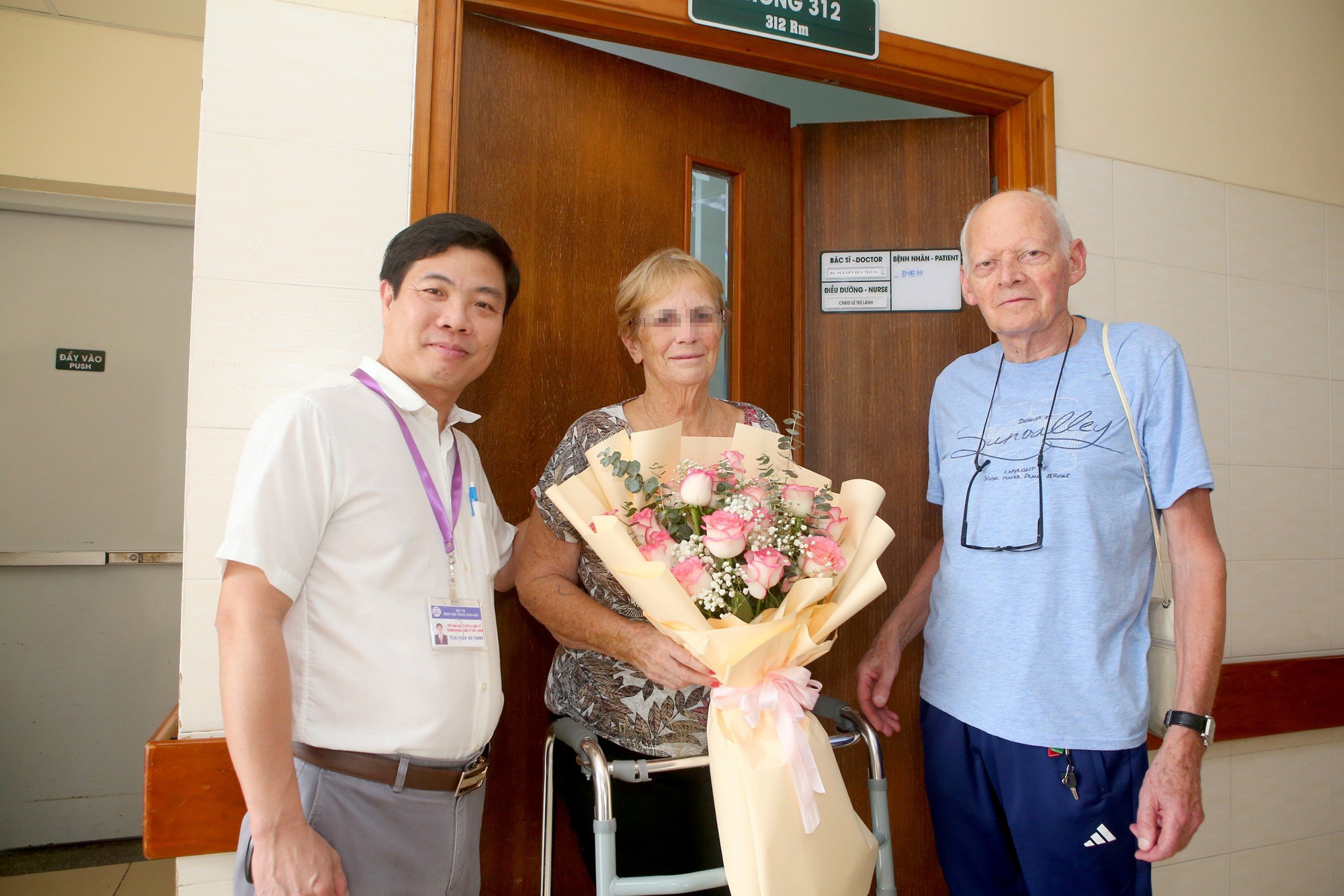 L&yacute; do nữ bệnh nh&acirc;n người Ph&aacute;p viết thư cảm ơn bệnh viện- Ảnh 2.