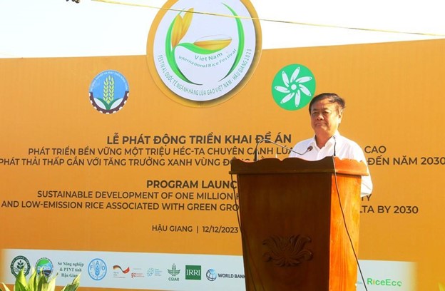 Bộ trưởng Bộ N&ocirc;ng nghiệp v&agrave; Ph&aacute;t triển n&ocirc;ng th&ocirc;n L&ecirc; Minh Hoan ph&aacute;t biểu tại lễ ph&aacute;t động đề &aacute;n
