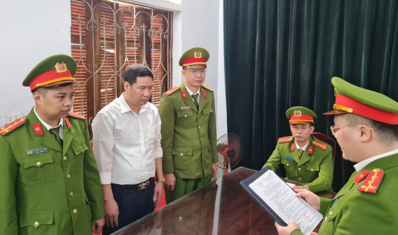 Gi&aacute;m đốc Kho bạc lừa của người phụ nữ h&agrave;ng tỉ đồng- Ảnh 1.