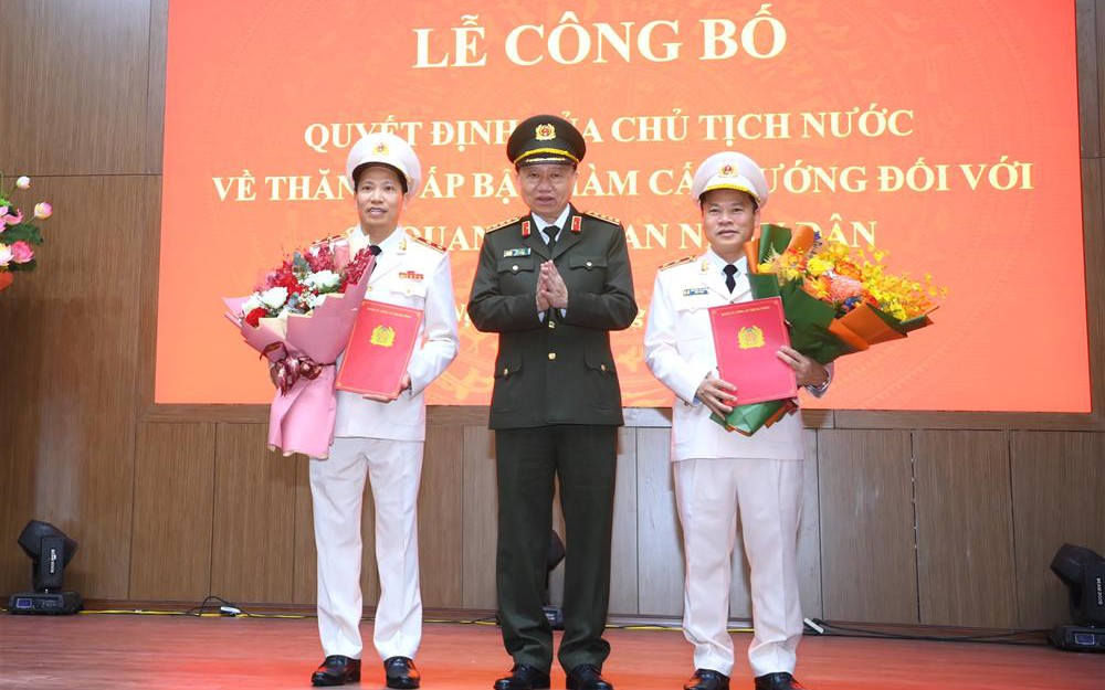 Hai thứ trưởng Bộ Công an được phong quân hàm trung tướng
