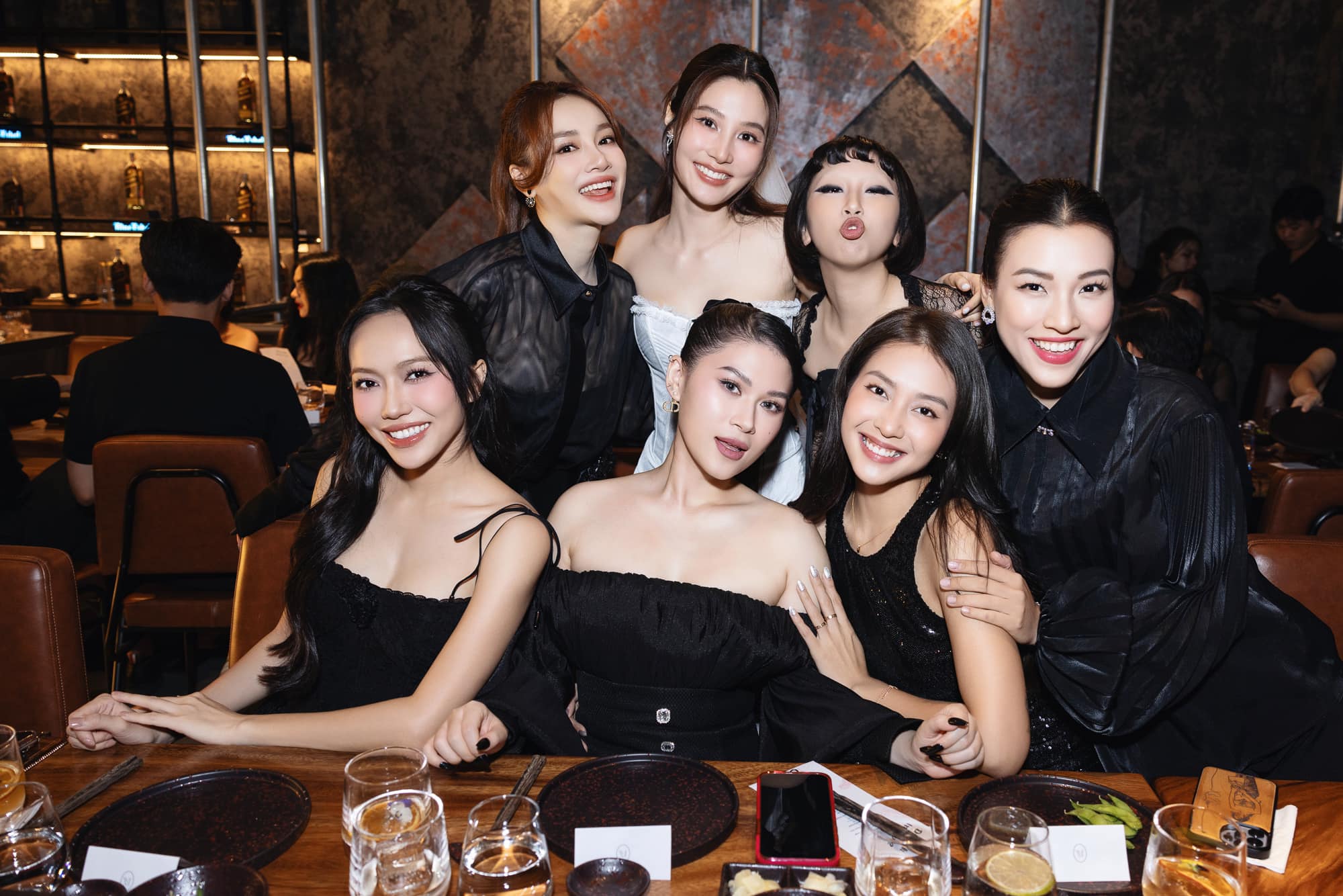 Diễm My 9X đẹp cuốn hút trong tiệc độc thân- Ảnh 14.