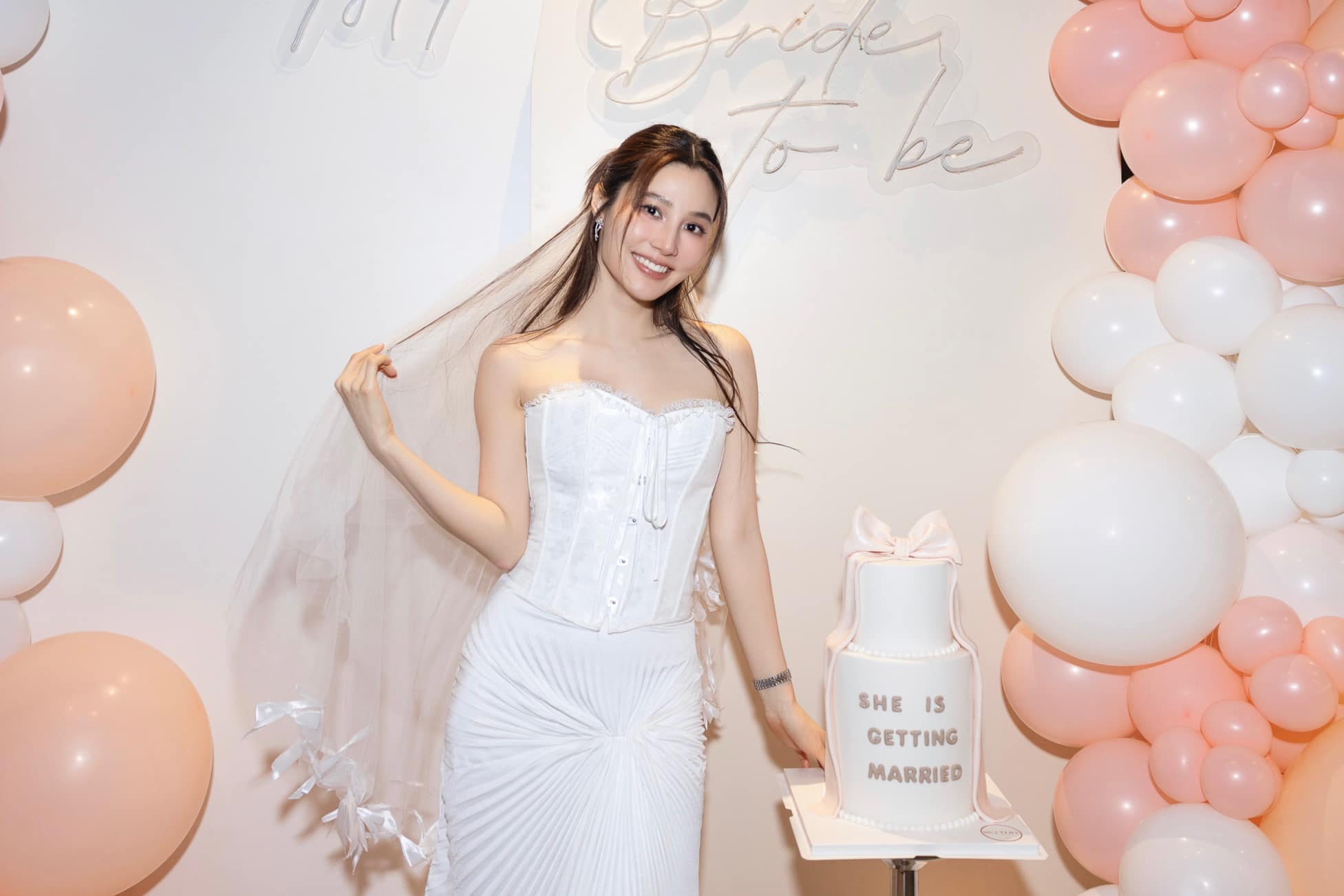 Diễm My 9X đẹp cuốn hút trong tiệc độc thân- Ảnh 3.