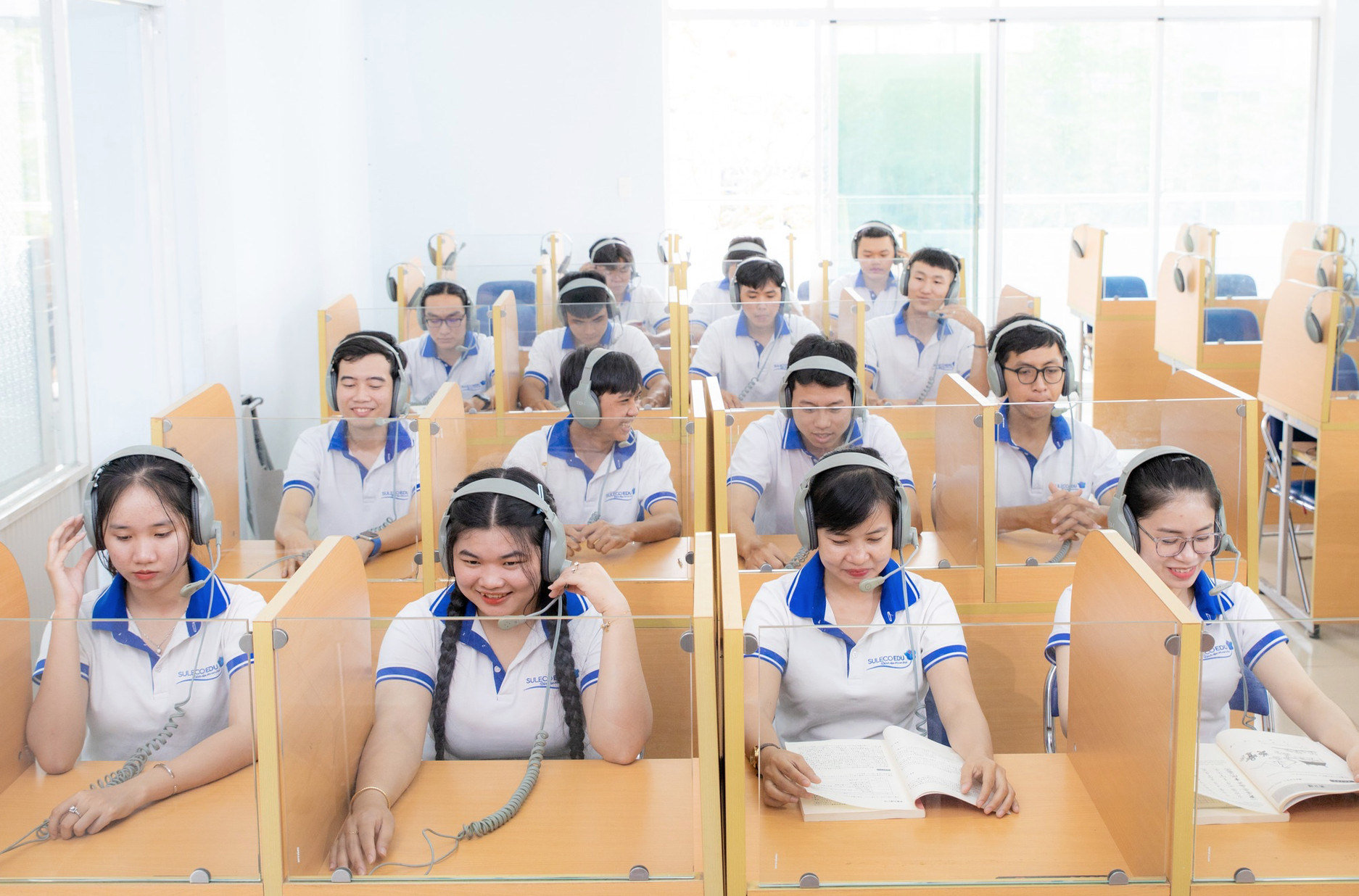 Đ&agrave;o tạo trong nước, l&agrave;m việc nước ngo&agrave;i- Ảnh 1.