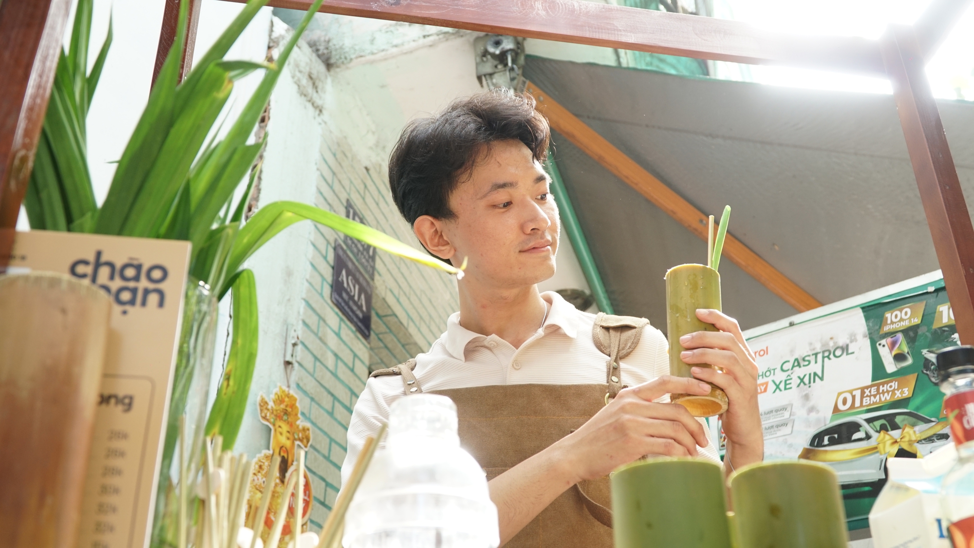 Trở th&agrave;nh hot trend, c&agrave; ph&ecirc; ống tre c&oacute; ngon như lời đồn?- Ảnh 2.