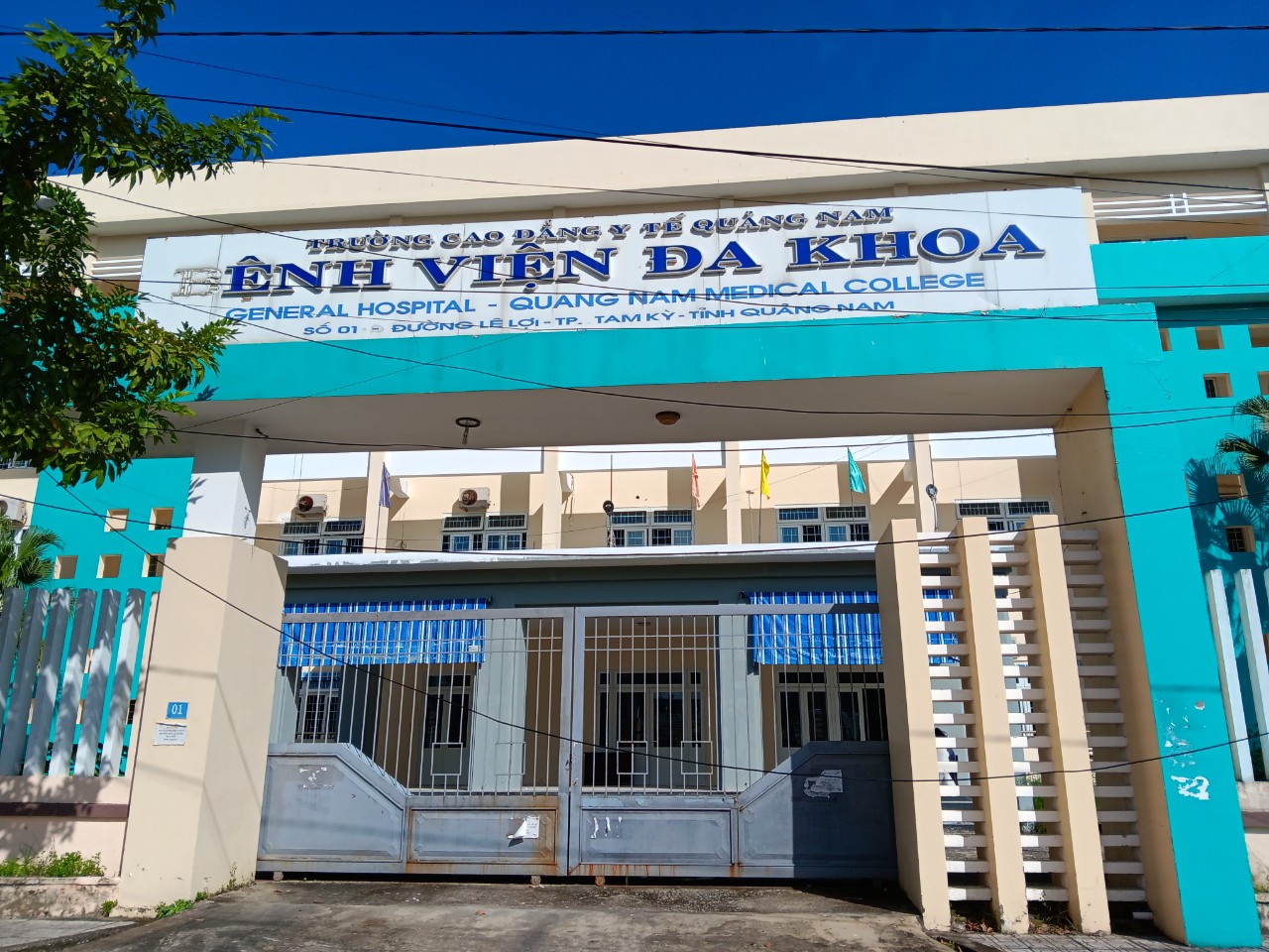C&aacute;n bộ, giảng vi&ecirc;n ở Quảng Nam ngừng việc tập thể đi l&agrave;m lại, tiếp tục chờ lương- Ảnh 2.