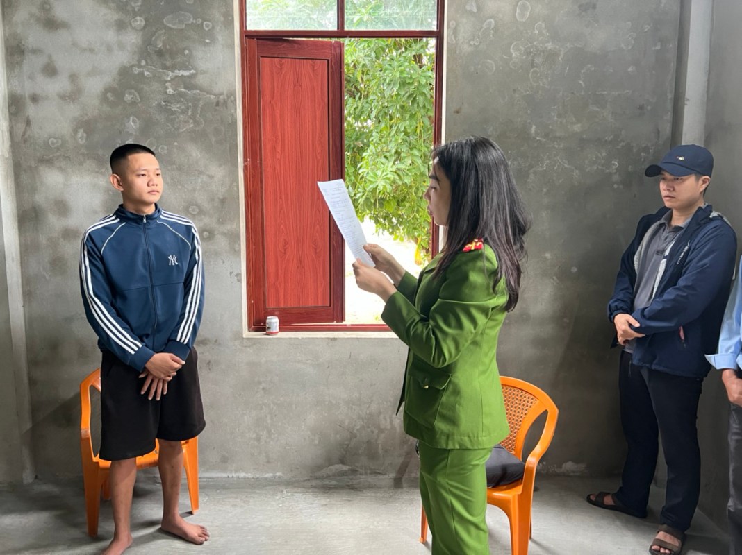 Trong chiếc balo b&iacute; ẩn, lộ ra b&iacute; mật kinh ho&agrave;ng ở Quảng B&igrave;nh- Ảnh 3.