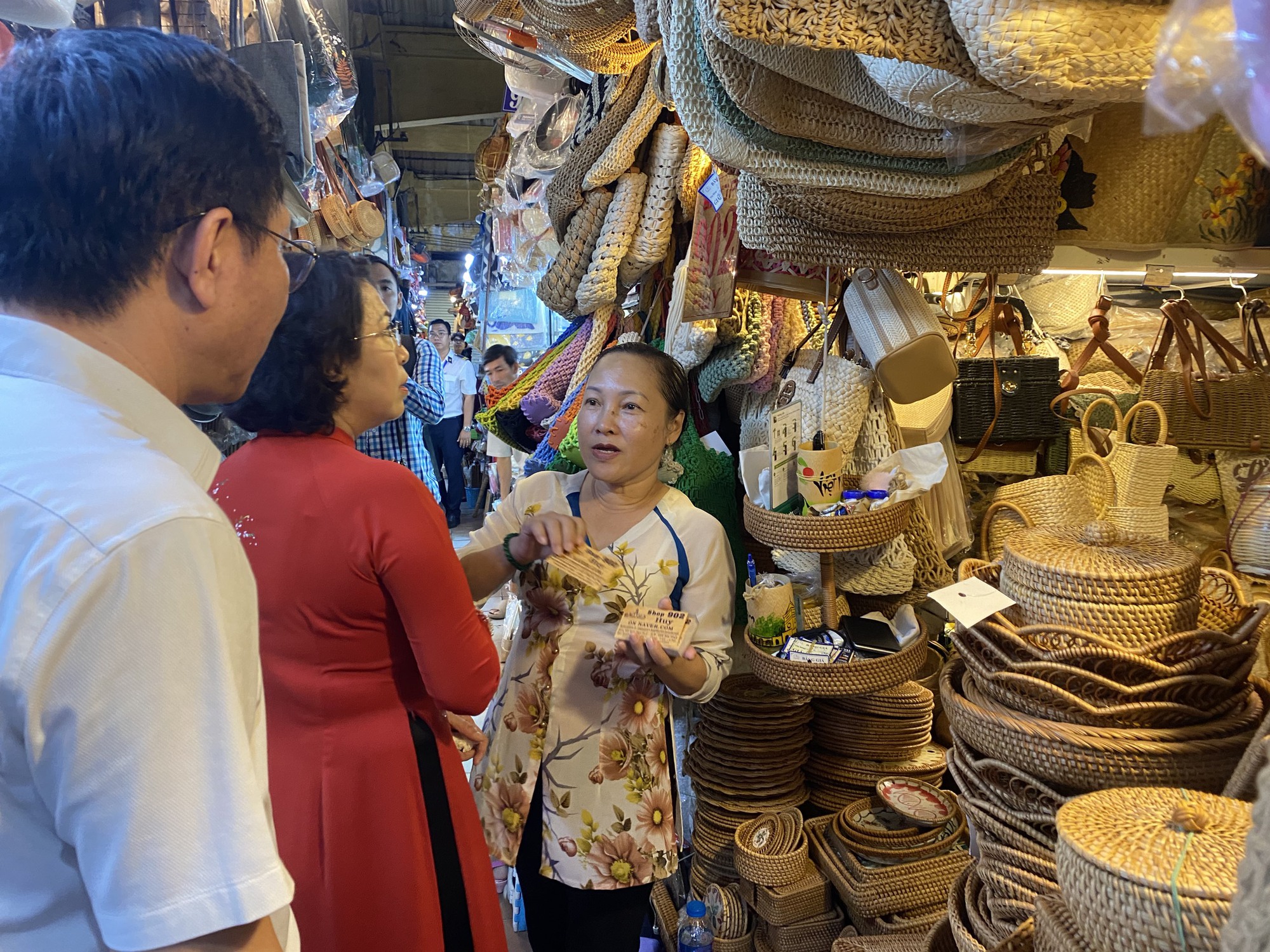 Tiểu thương chợ Bến Thành livestream: Trên 100 đơn đặt hàng- Ảnh 3.