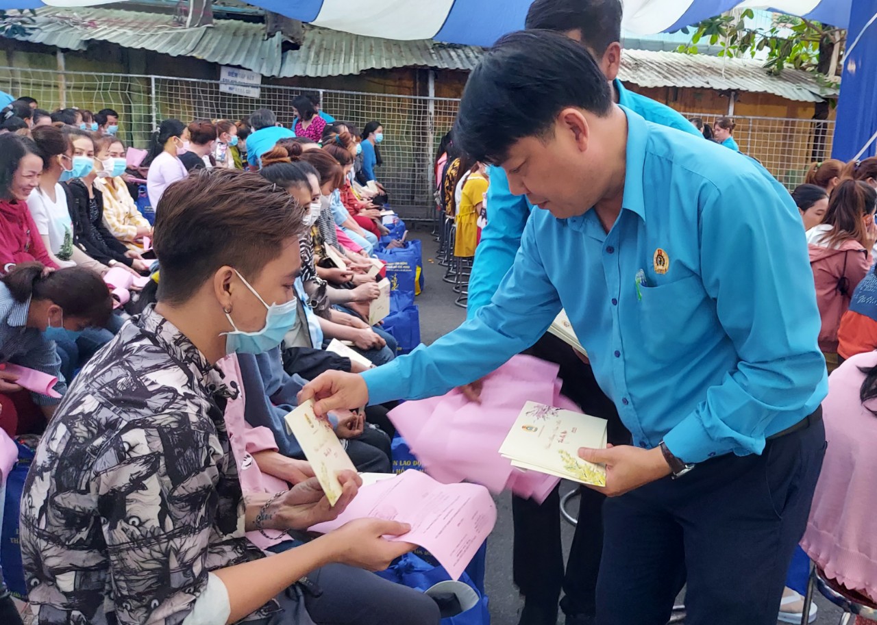 Một doanh nghiệp tại quận Bình Tân, TP HCM thưởng Tết cao nhất 250 triệu đồng/người- Ảnh 2.