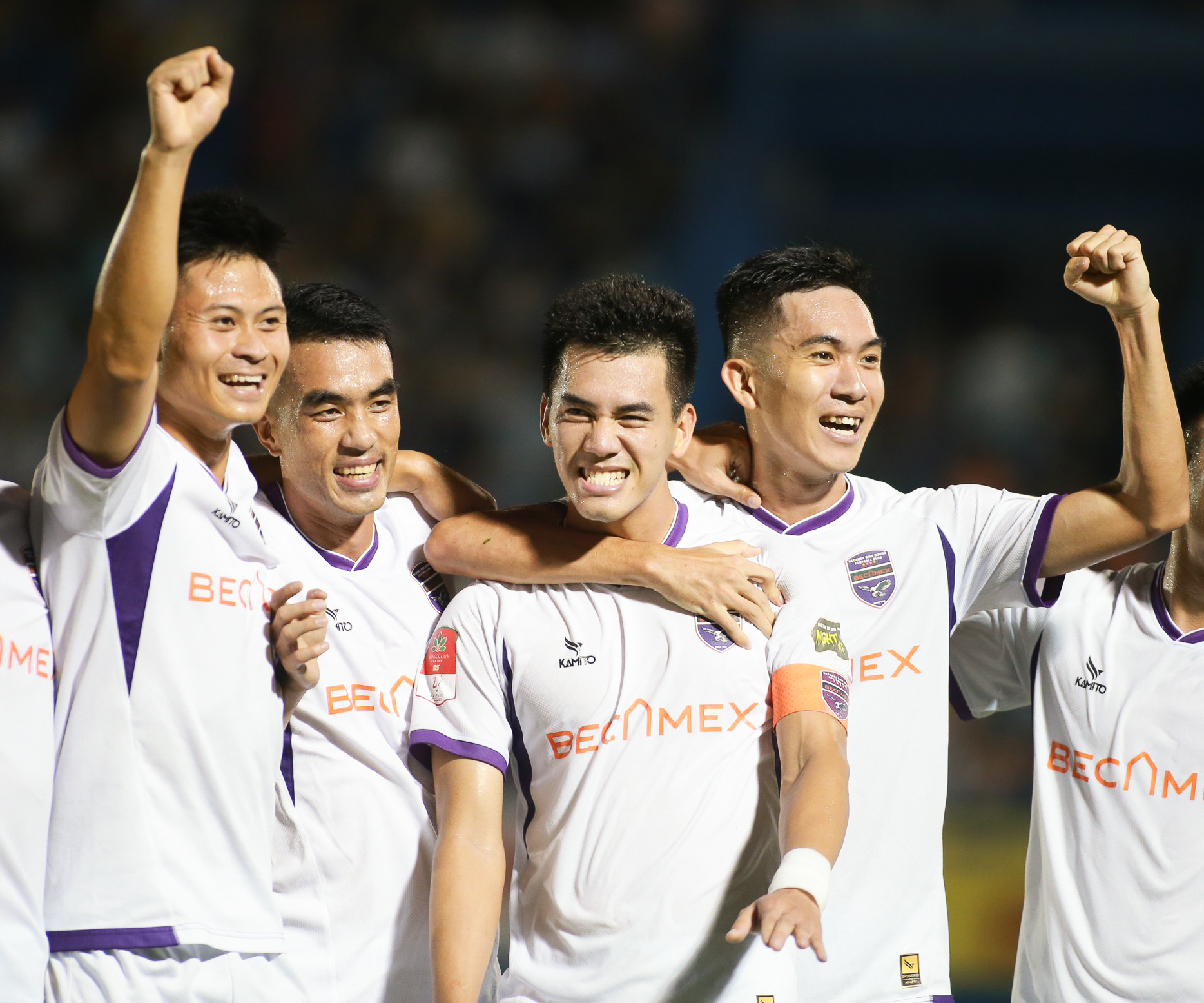 Tiến Linh lại nỗ s&uacute;ng, gi&uacute;p B&igrave;nh Dương ngược d&ograve;ng l&ecirc;n đầu bảng V-League 2023- Ảnh 8.
