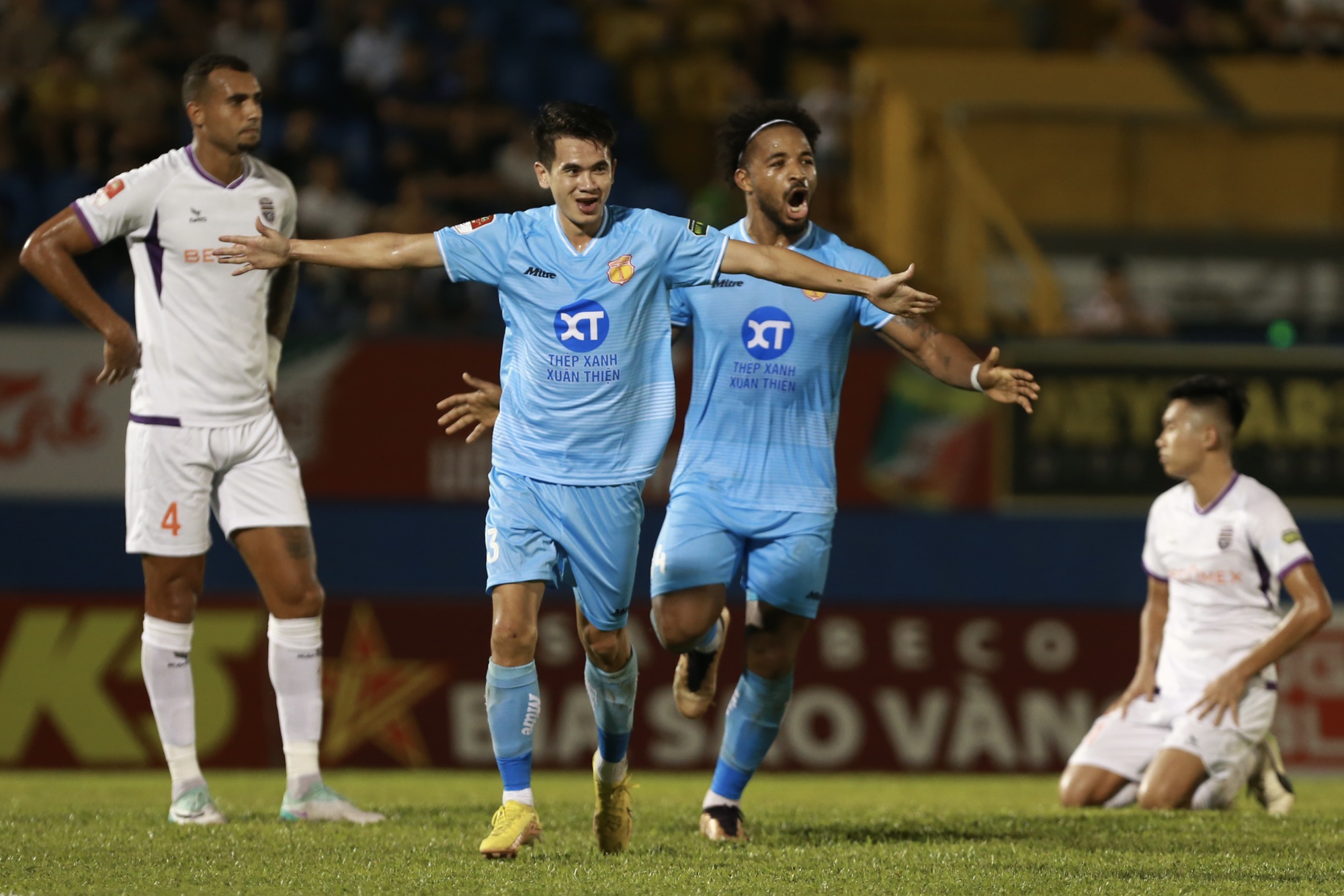 Tiến Linh lại nỗ s&uacute;ng, gi&uacute;p B&igrave;nh Dương ngược d&ograve;ng l&ecirc;n đầu bảng V-League 2023- Ảnh 5.