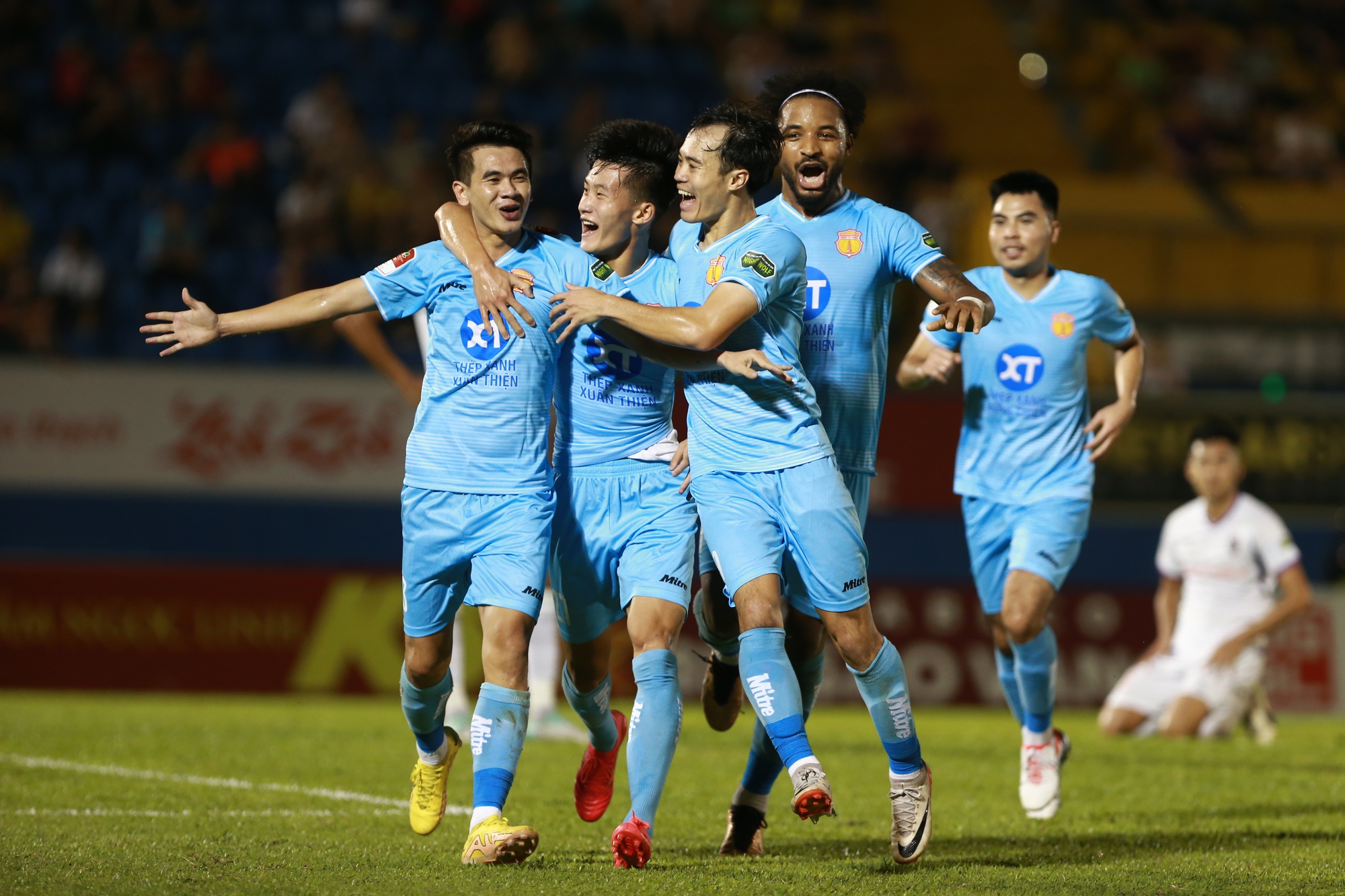 Tiến Linh lại nỗ s&uacute;ng, gi&uacute;p B&igrave;nh Dương ngược d&ograve;ng l&ecirc;n đầu bảng V-League 2023- Ảnh 6.