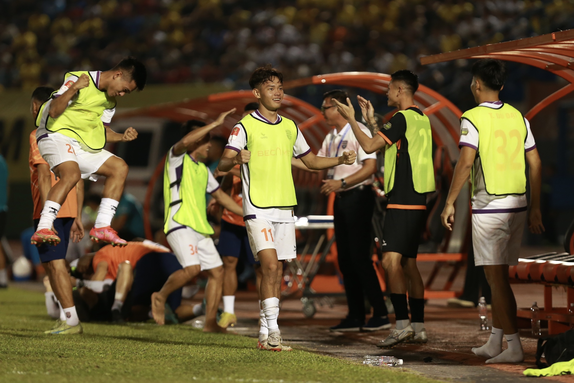 Tiến Linh lại nỗ s&uacute;ng, gi&uacute;p B&igrave;nh Dương ngược d&ograve;ng l&ecirc;n đầu bảng V-League 2023- Ảnh 9.