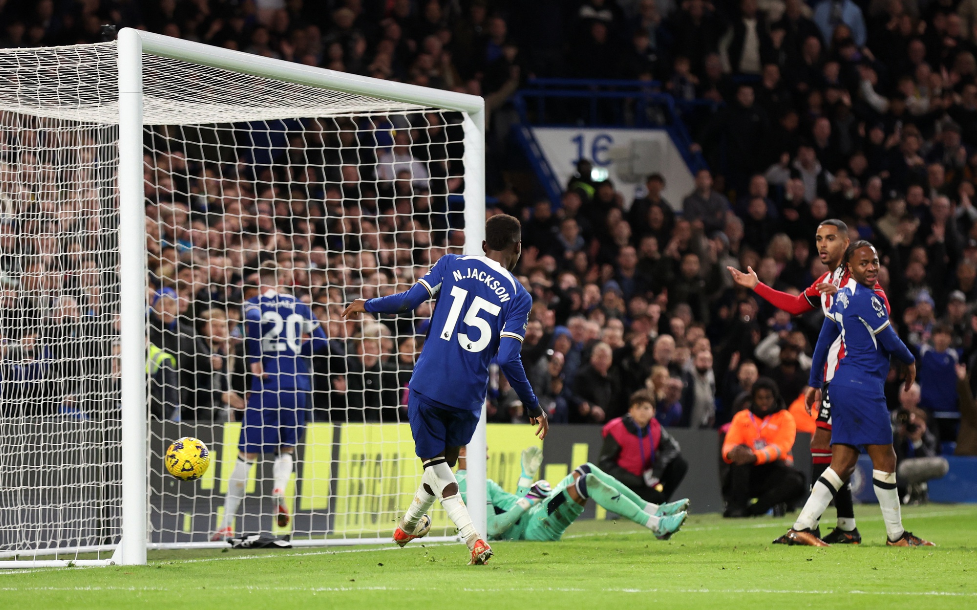 Man City hụt hơi kh&oacute; ngờ, Chelsea v&agrave; Newcastle b&ugrave;ng nổ dữ dội v&ograve;ng 17- Ảnh 7.