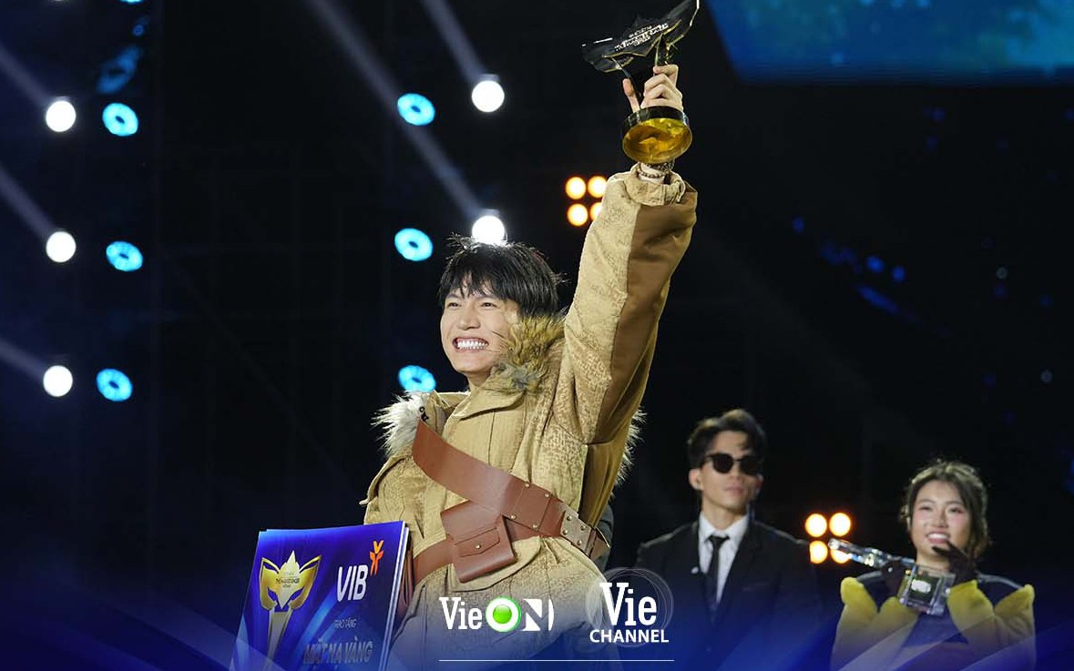 
"Voi Bản Đôn" Anh Tú là quán quân "Ca sĩ mặt nạ" mùa 2