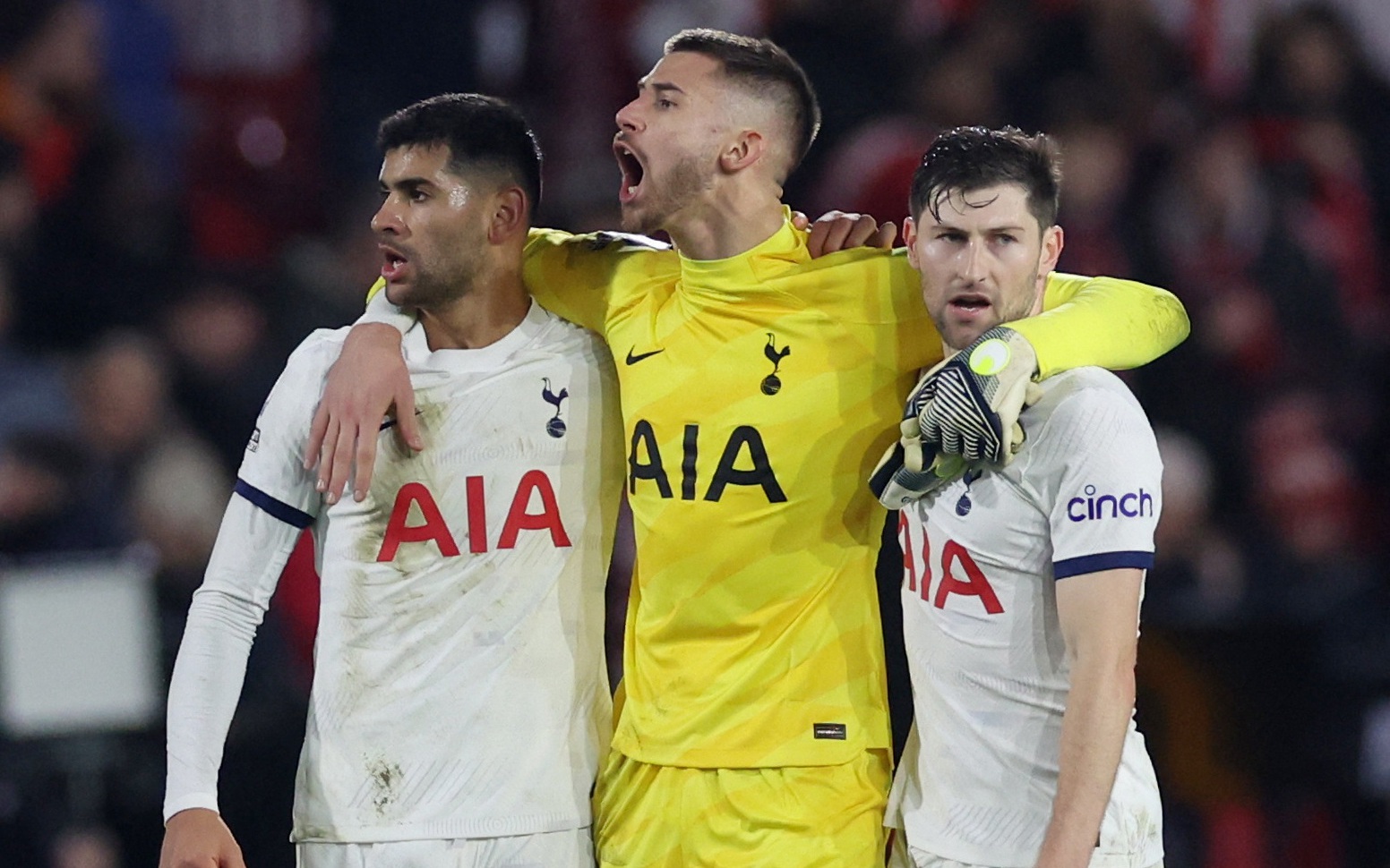 Thắng Nottingham Forest, Tottenham áp sát Top 4 Ngoại hạng
