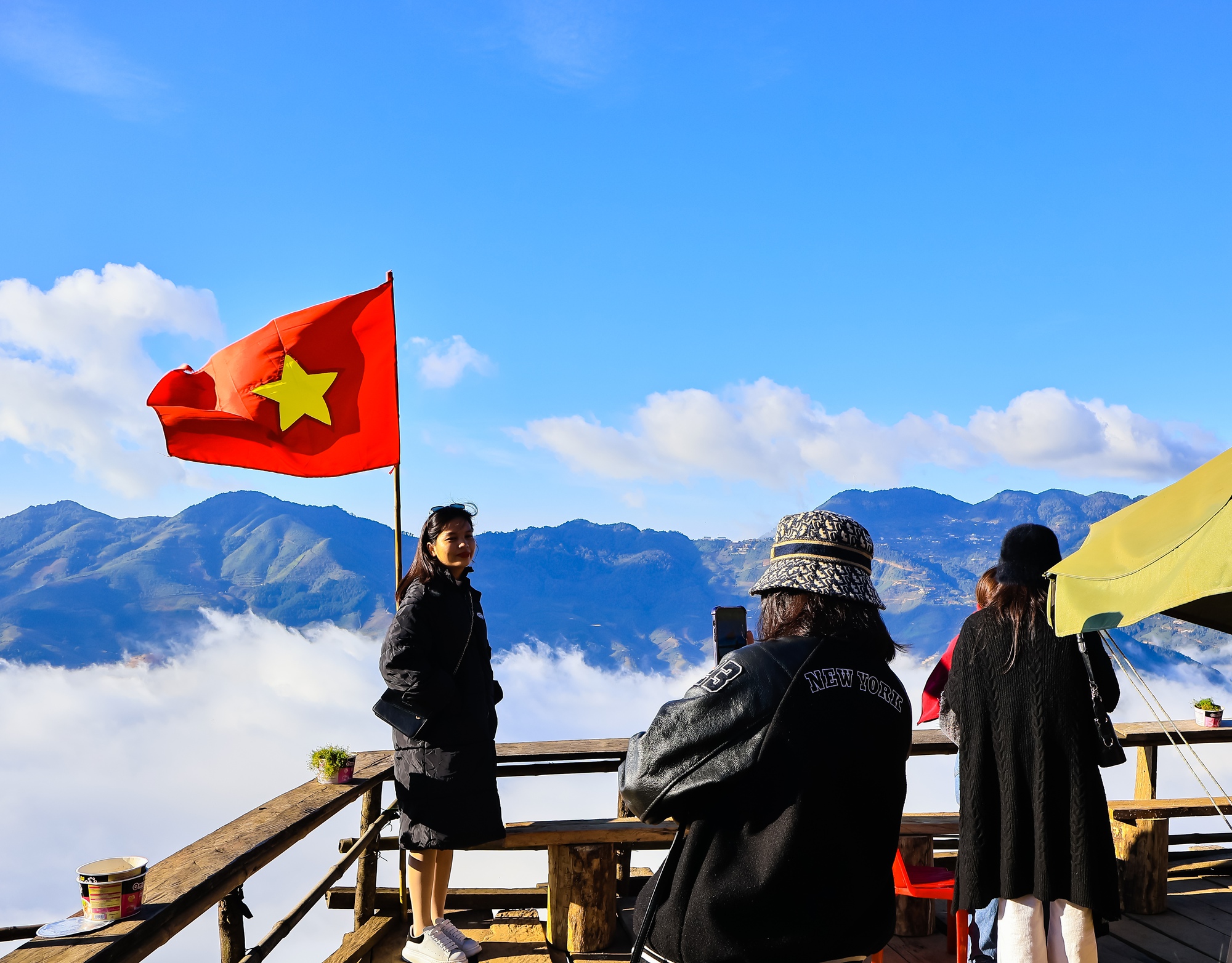 Lưu giữ khoảnh khác tại thiên đường mây Tà Xùa. Ảnh: VƯƠNG LỘC