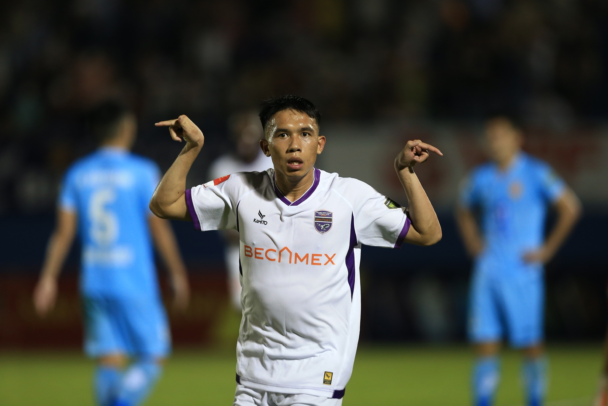 Tiến Linh lại nỗ s&uacute;ng, gi&uacute;p B&igrave;nh Dương ngược d&ograve;ng l&ecirc;n đầu bảng V-League 2023- Ảnh 7.