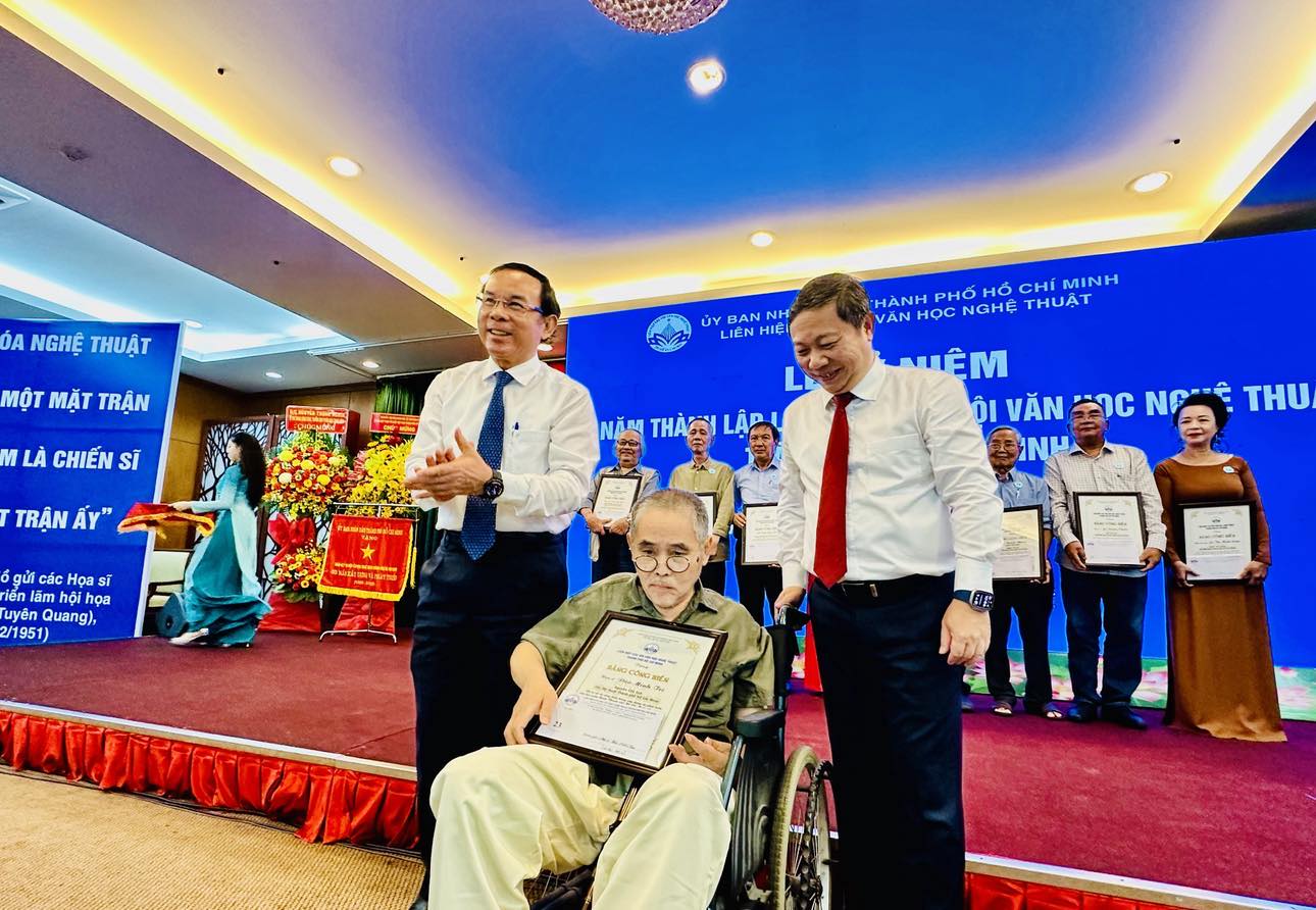 Trang trọng, nghĩa t&igrave;nh lễ Kỷ niệm 60 năm th&agrave;nh lập Li&ecirc;n hiệp c&aacute;c Hội VHNT TP HCM- Ảnh 7.