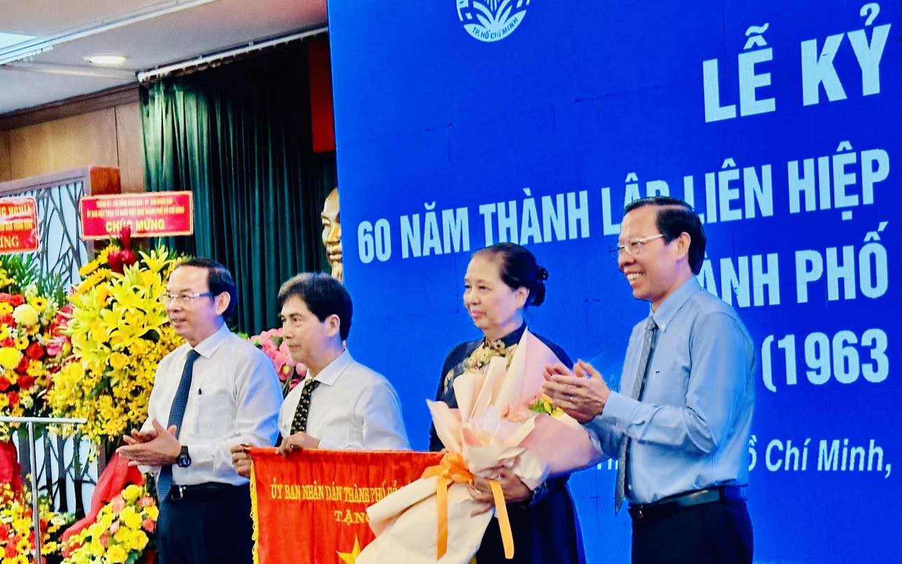 Trang trọng, nghĩa tình lễ Kỷ niệm 60 năm thành lập Liên hiệp các Hội VHNT TP HCM