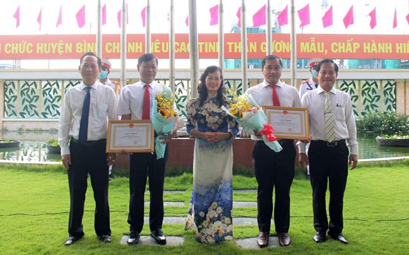 "Xây" và "chống" trong bảo vệ nền tảng tư tưởng của Đảng