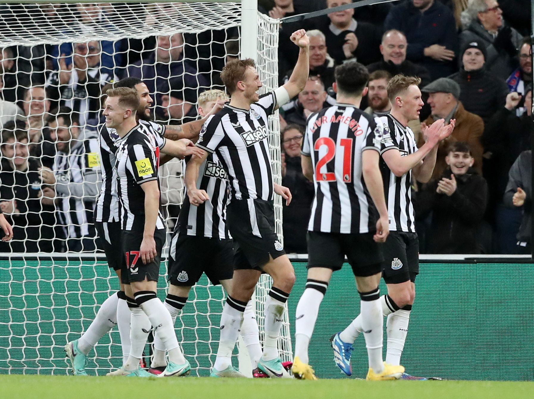 Man City hụt hơi kh&oacute; ngờ, Chelsea v&agrave; Newcastle b&ugrave;ng nổ dữ dội v&ograve;ng 17- Ảnh 10.