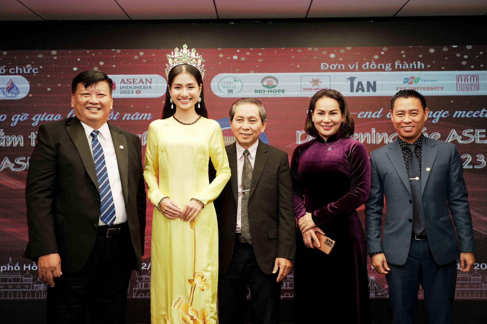 Hoa hậu Nguyễn Thanh Hà giao lưu, kết nối cùng bạn bè quốc tế tại Việt Nam - ASEAN
- Ảnh 2.