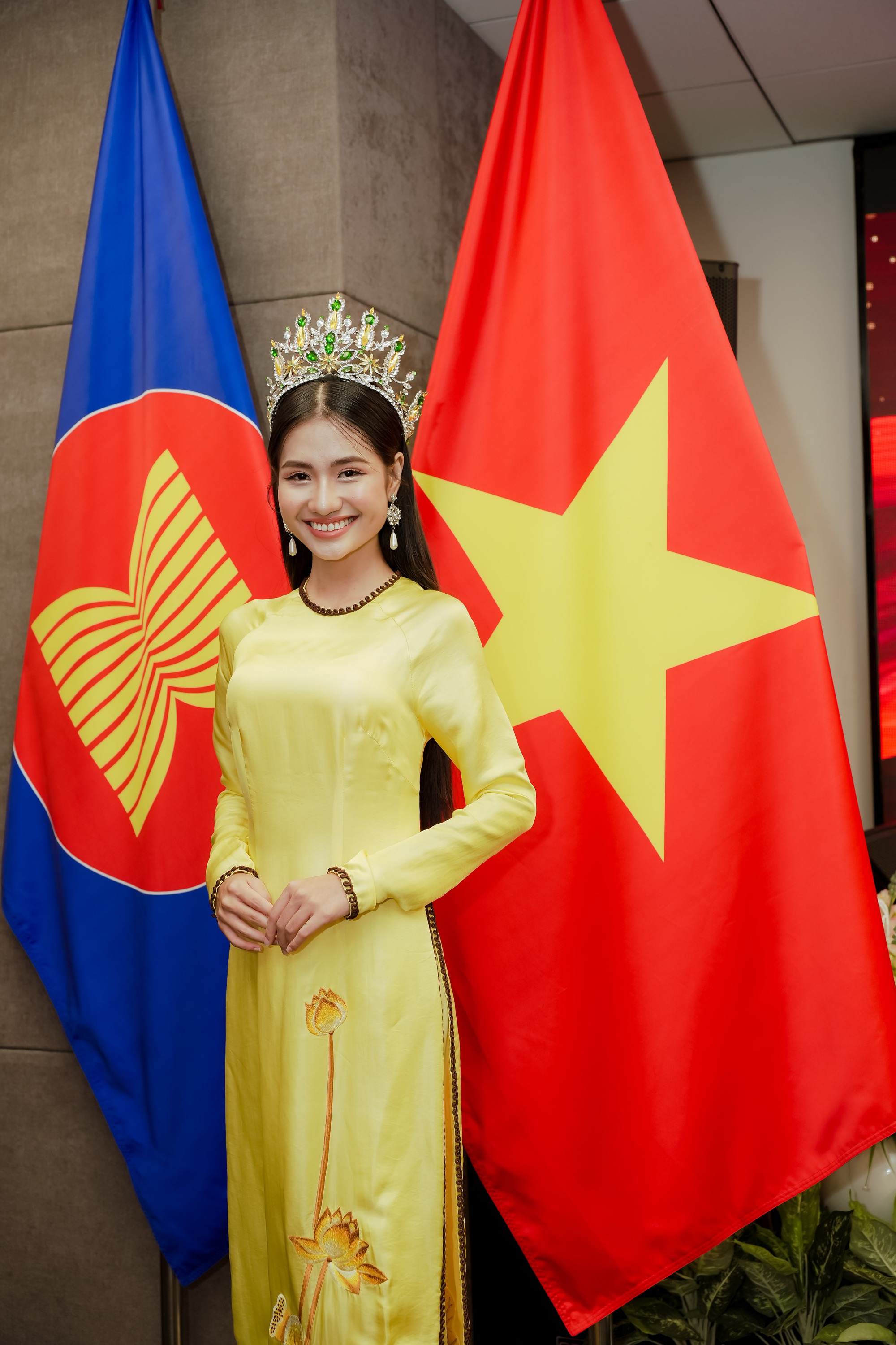 Hoa hậu Nguyễn Thanh Hà giao lưu, kết nối cùng bạn bè quốc tế tại Việt Nam - ASEAN
- Ảnh 3.