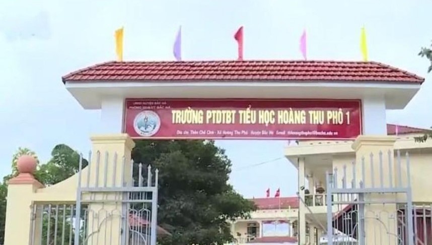Vụ 11 học sinh ăn 2 gói mì tôm chan cơm: Đình chỉ công tác hiệu trưởng- Ảnh 1.
