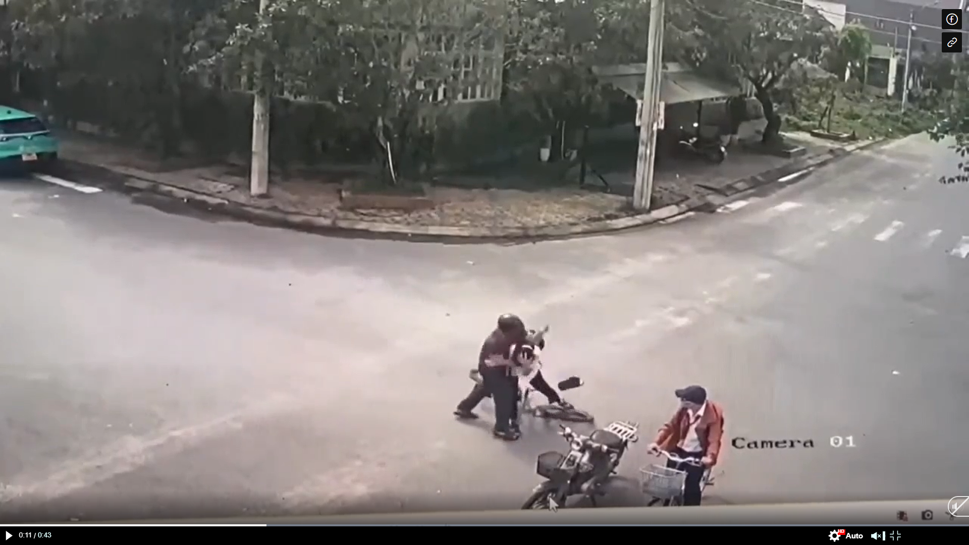 TÔI LÊN TIẾNG: Xấu hổ khi xem clip "phụ huynh đánh bạn của con"- Ảnh 1.