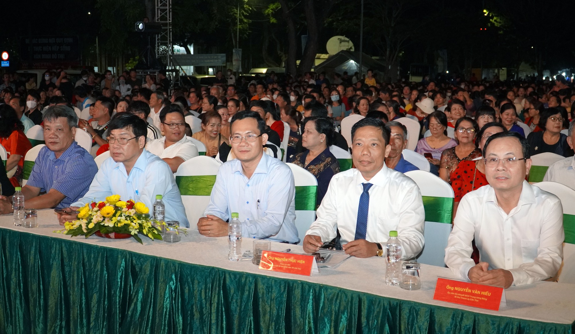 Vầng trăng cổ nhạc “Đẹp lắm Cần Thơ” say đắm khán giả Tây Đô- Ảnh 2.