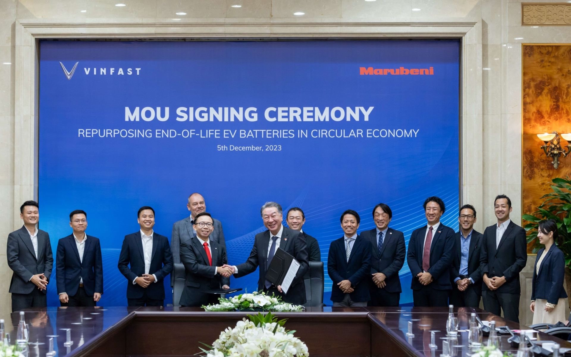 Con trai tỉ phú Phạm Nhật Vượng đại diện VinFast ký kết với tập đoàn Marubeni