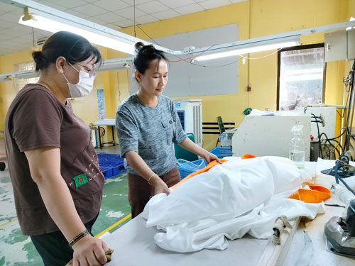 Dù doanh nghiệp gặp khó nhưng ban giám đốc và tập thể lao động Công ty CP Bách Hưng Sinh vẫn gắn bó, đồng cam cộng khổ Ảnh:THANH NGA