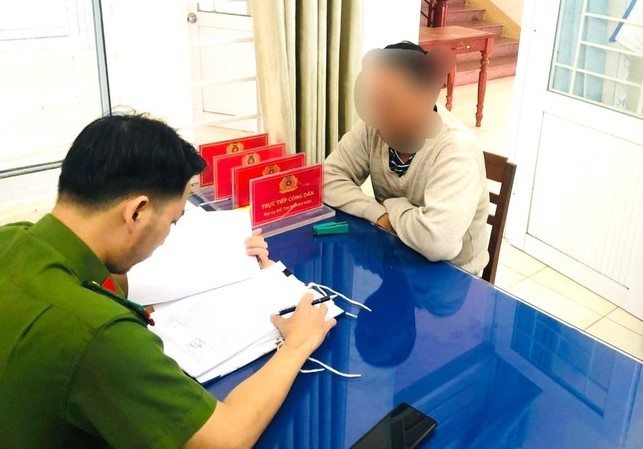 Phụ huynh đánh học sinh lớp 9 nhập viện khai "chỉ muốn cảnh cáo, răn đe"- Ảnh 1.