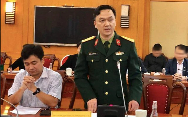 Nh&oacute;m sĩ quan qu&acirc;n y nhận "hoa hồng" hơn 7 tỉ đồng từ Việt &Aacute;