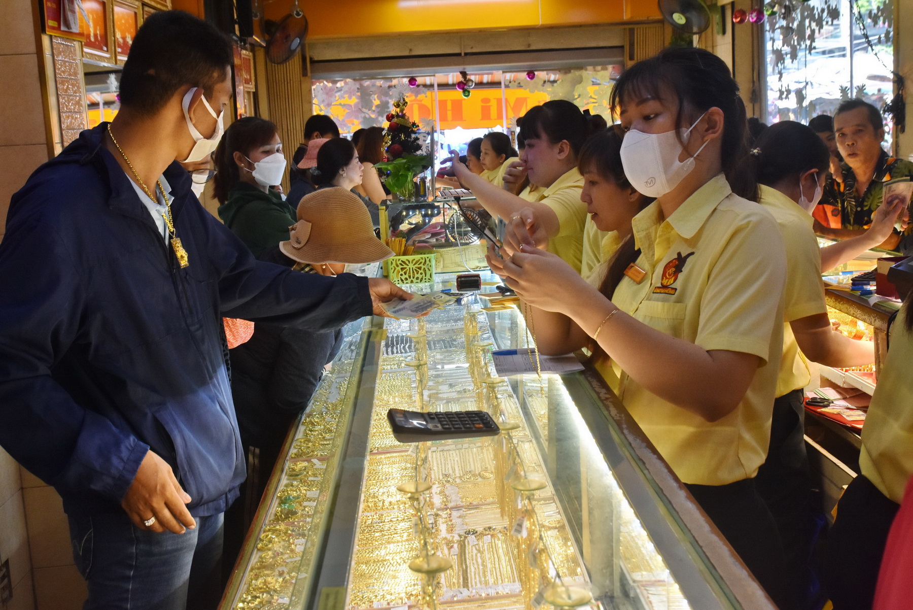 Gi&aacute; v&agrave;ng h&ocirc;m nay, 19-12: Bật tăng trở lại- Ảnh 1.