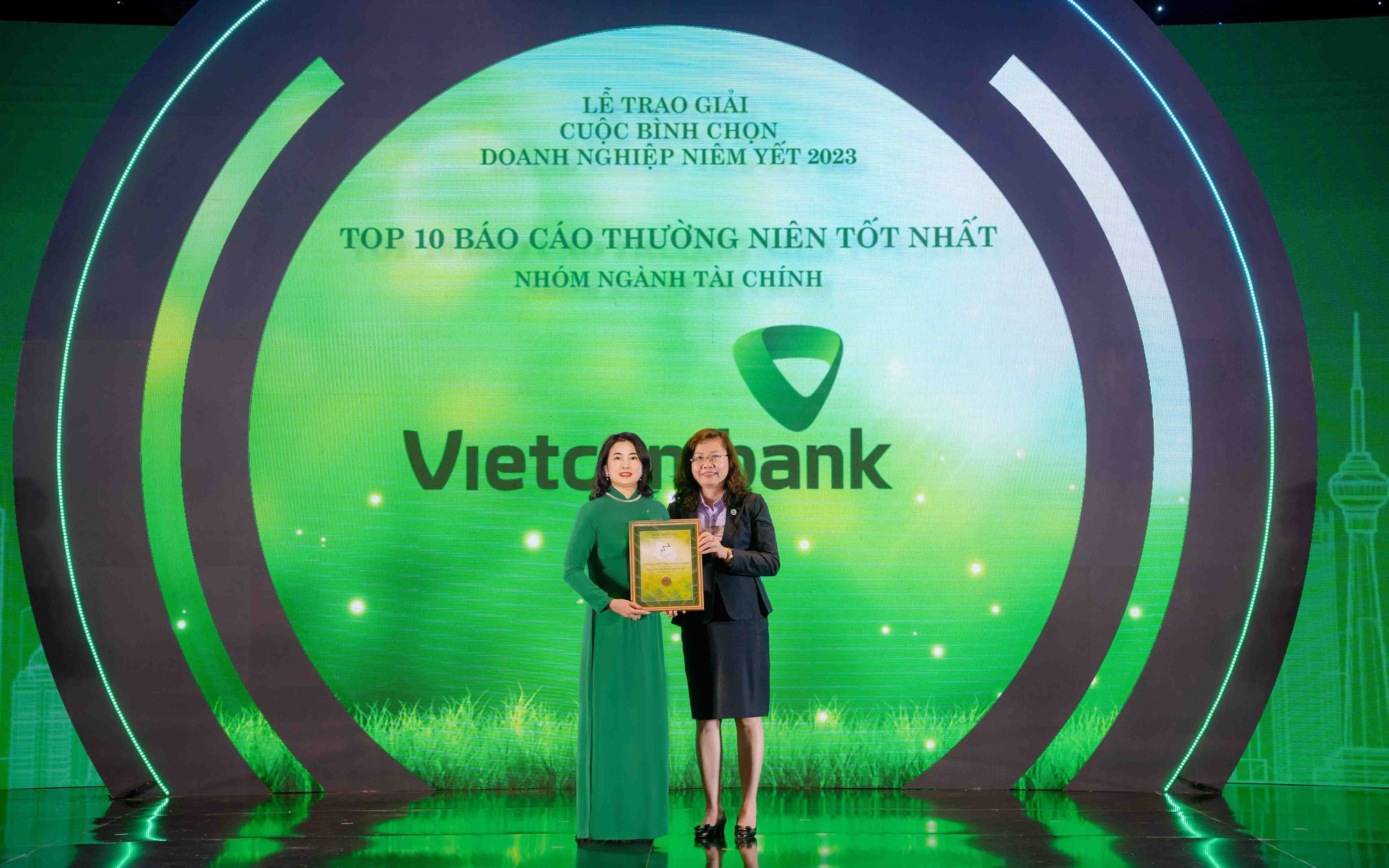 Vietcombank được bình chọn top 10 doanh nghiệp niêm yết có Báo cáo thường niên tốt nhất