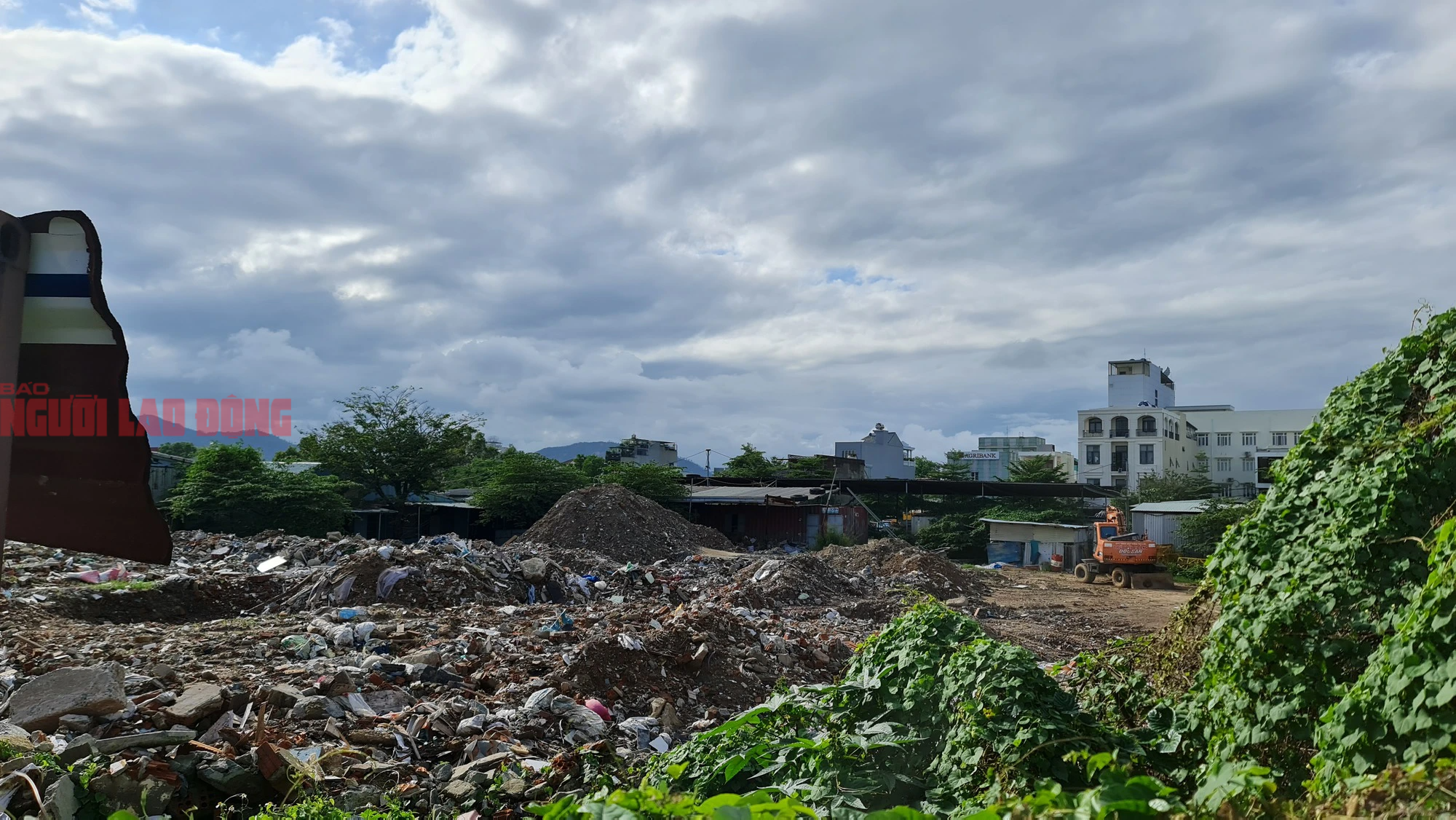 Giữa cao điểm công an Đà Nẵng ra quân, xe tải trọng lớn vẫn ngang nhiên vào đường cấm- Ảnh 7.