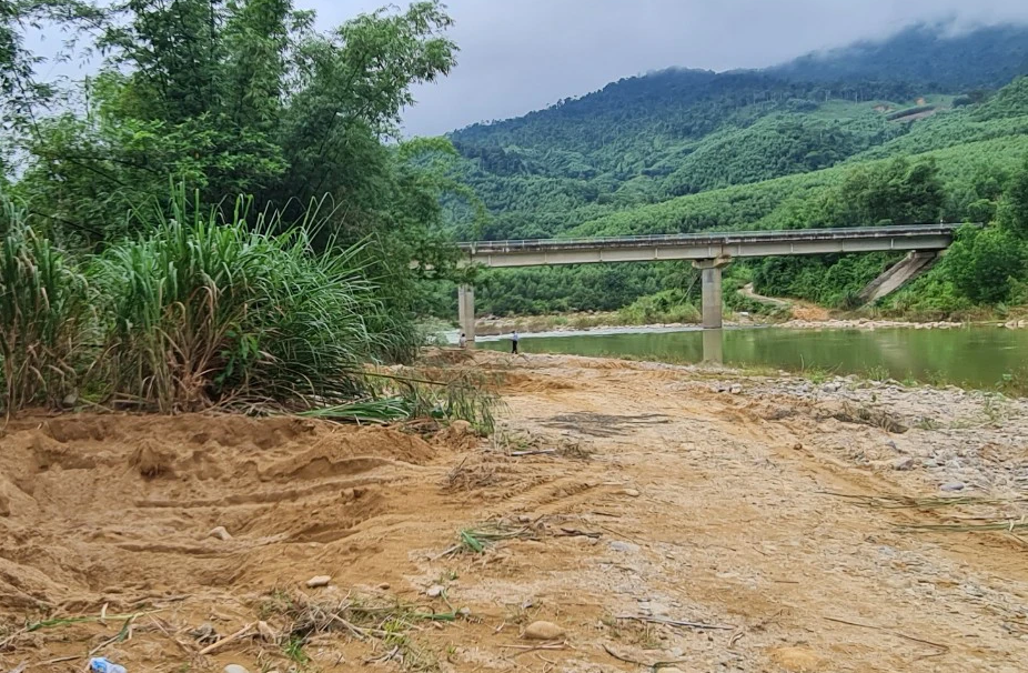 Hạ nguồn sông Bồ đoạn cách chân đập thủy điện Sông Bồ vài km.