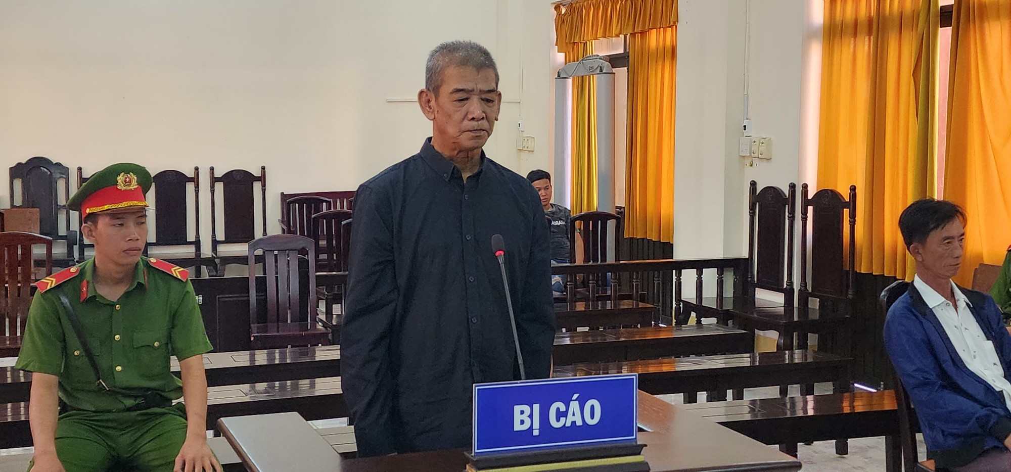 &Aacute;n mạng đau l&ograve;ng từ việc hướng dẫn vi&ecirc;n ngăn kh&aacute;ch du lịch mua h&agrave;ng rong- Ảnh 1.