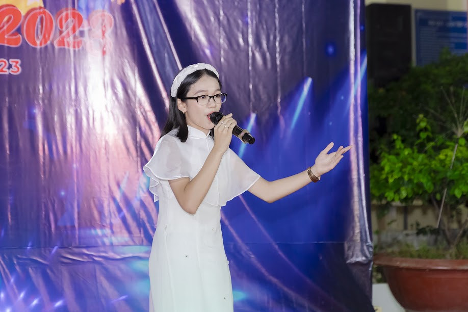 Nguyễn Minh Thư - Dấu ấn kh&oacute; qu&ecirc;n trong đ&ecirc;m giao lưu tại trường D&acirc;n tộc nội tr&uacute; T&acirc;y Ninh- Ảnh 1.