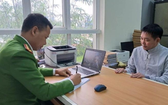 Bắt giữ đối tượng chiếm đoạt 5 tỉ đồng, phát hiện nhiều thẻ phóng viên, biên tập viên