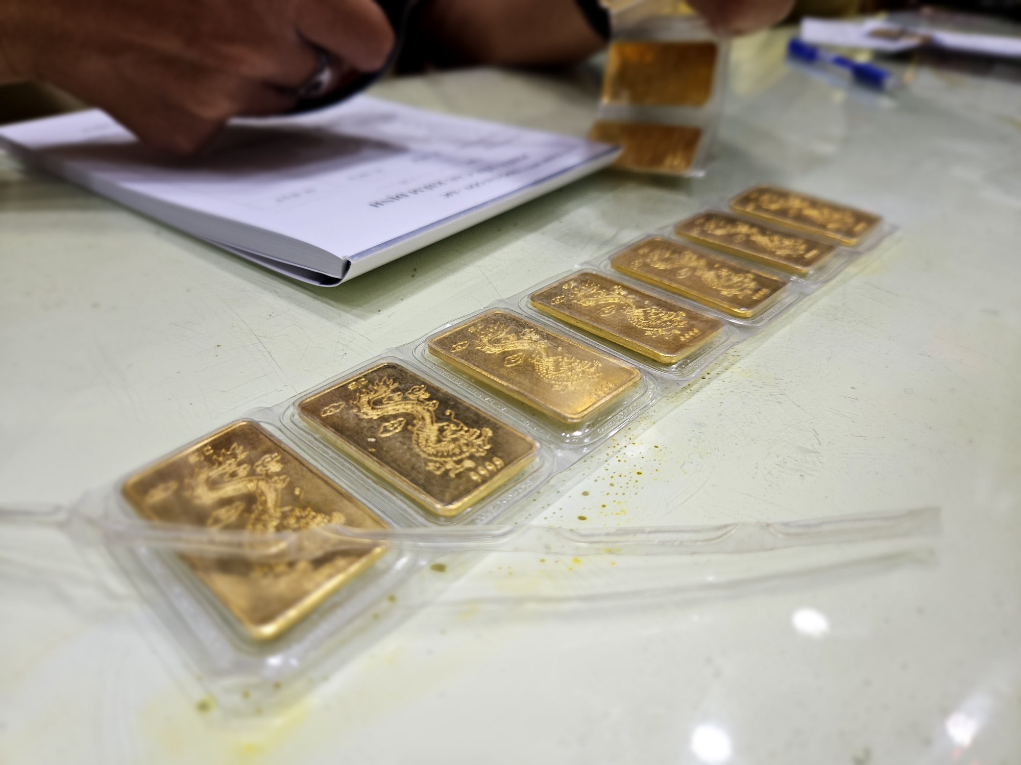 Giá vàng hôm nay 29-1: Vàng SJC diễn biến "lạ"- Ảnh 1.