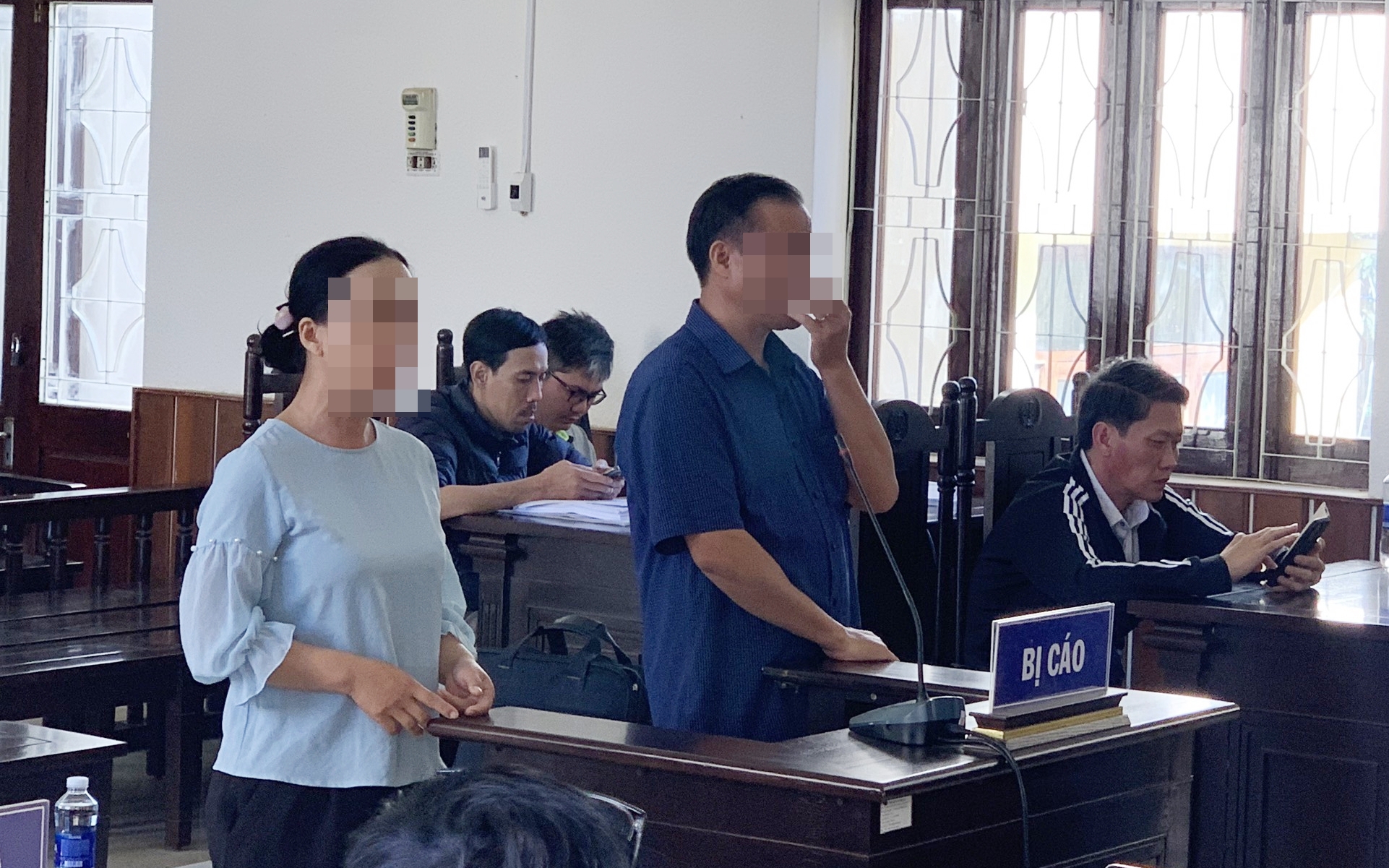 Ăn chặn tiền mai táng, 2 cán bộ lãnh án