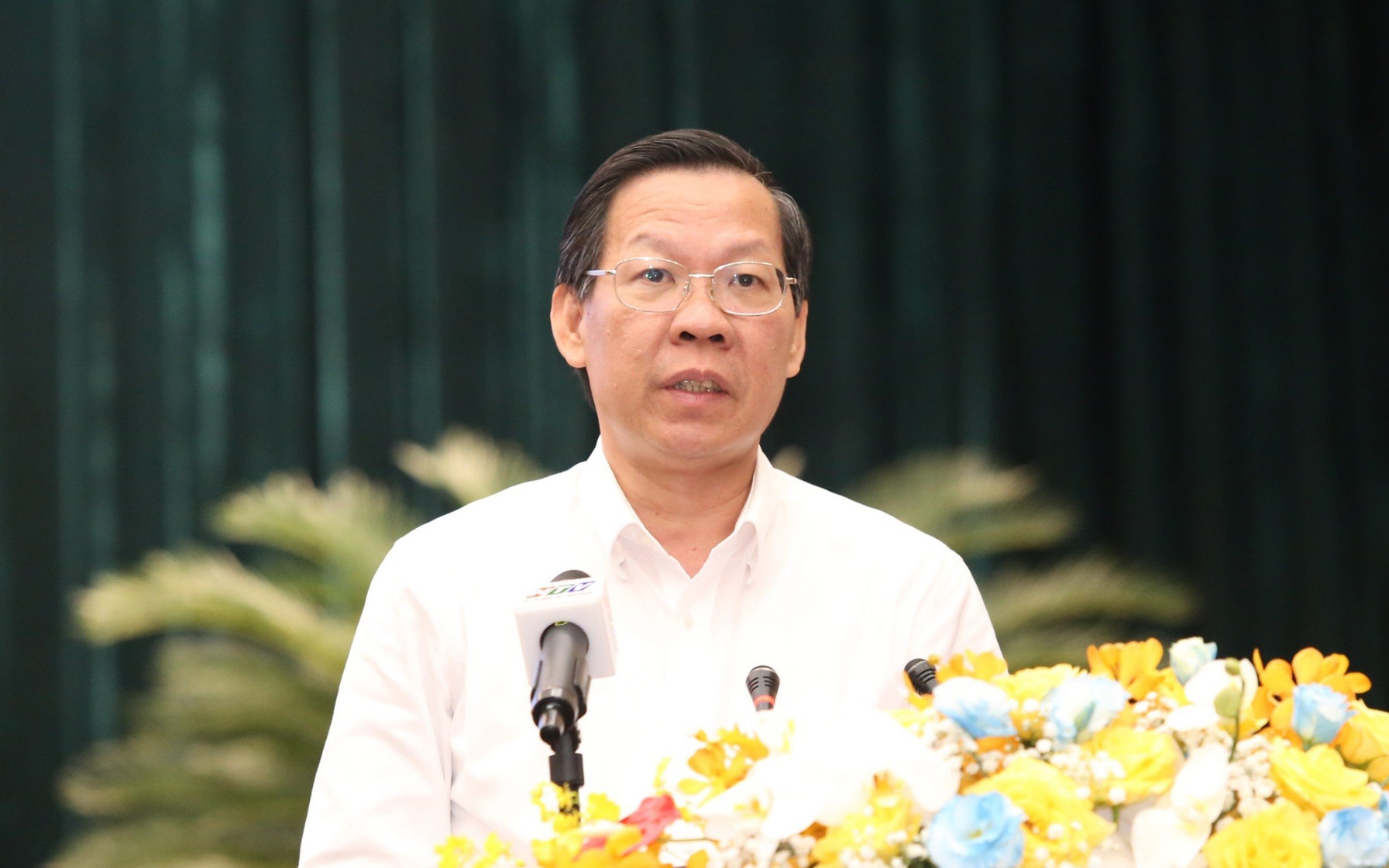 Chủ tịch UBND TP HCM gửi thư khen đến 8 quận, huyện