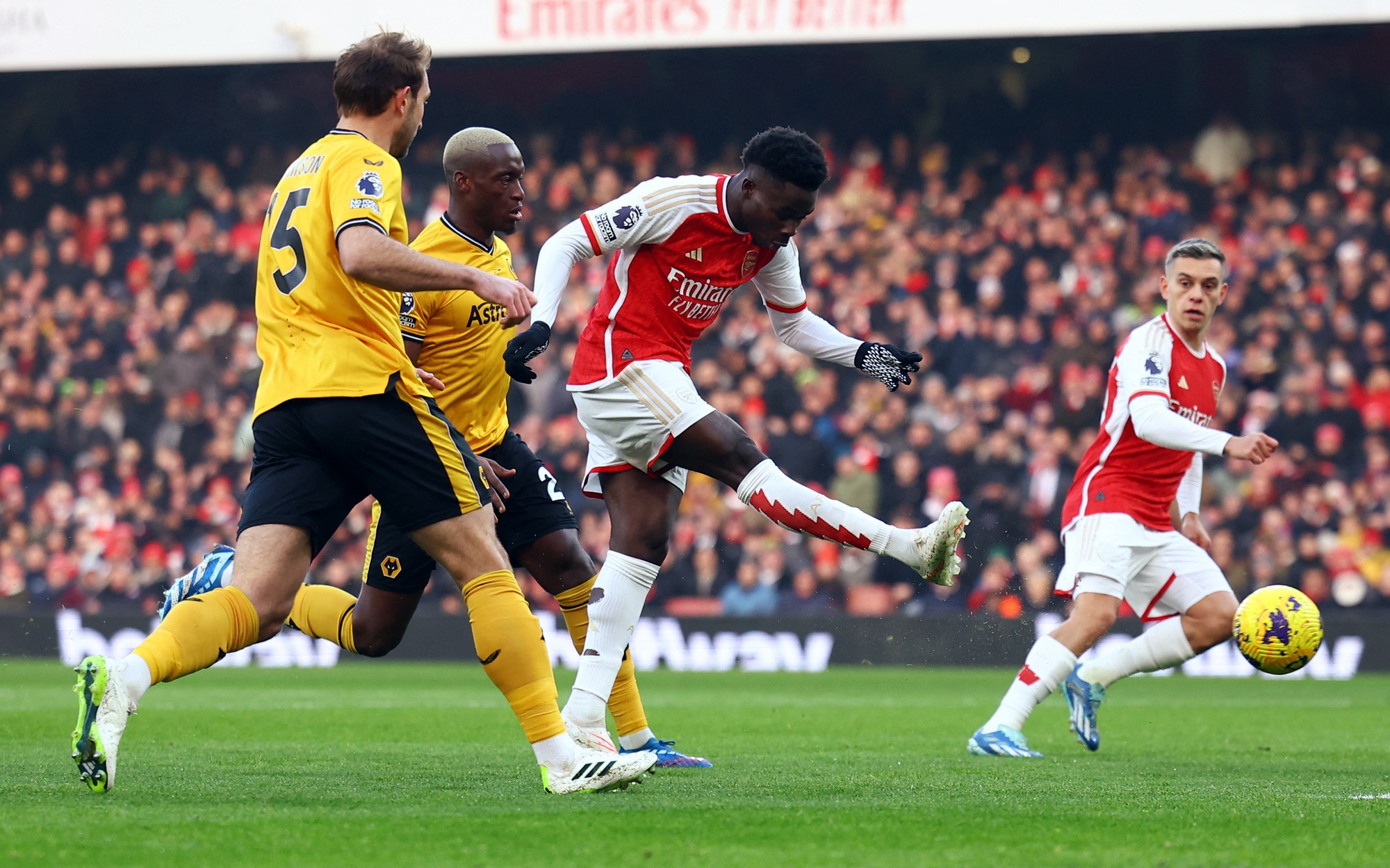 Thắng kh&oacute; Wolverhampton ở Emirates, Arsenal vững ng&ocirc;i đầu Ngoại hạng- Ảnh 1.