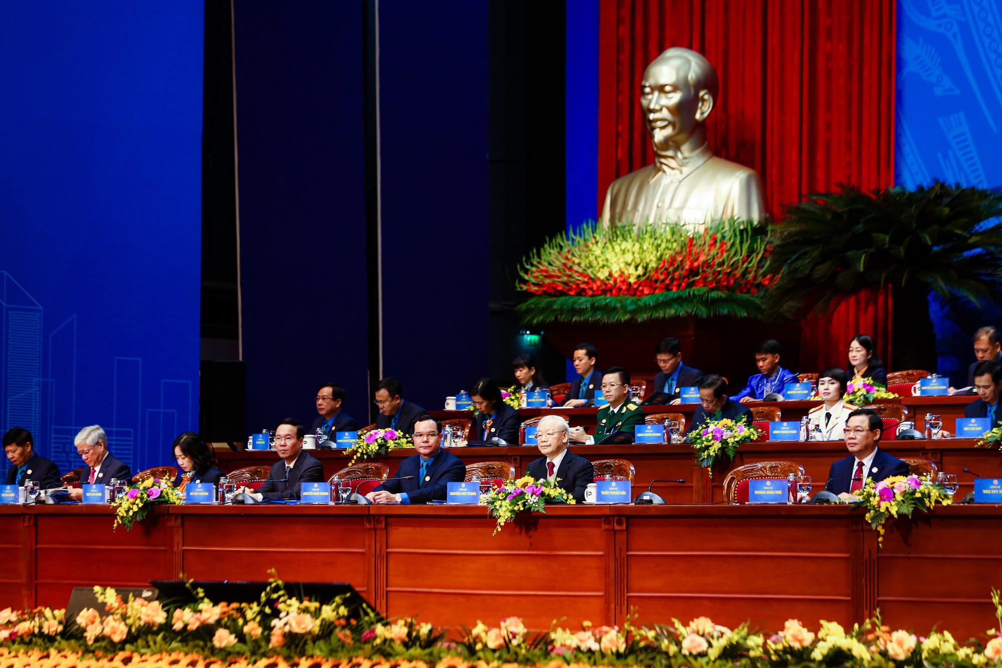 "Đối thoại tiền lương, thưởng" là khâu đột phá của Công đoàn Việt Nam nhiệm kỳ mới- Ảnh 1.