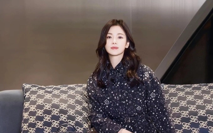 Song Hye-kyo khoe nhan sắc xinh đẹp như "nữ thần" - Ảnh 3.