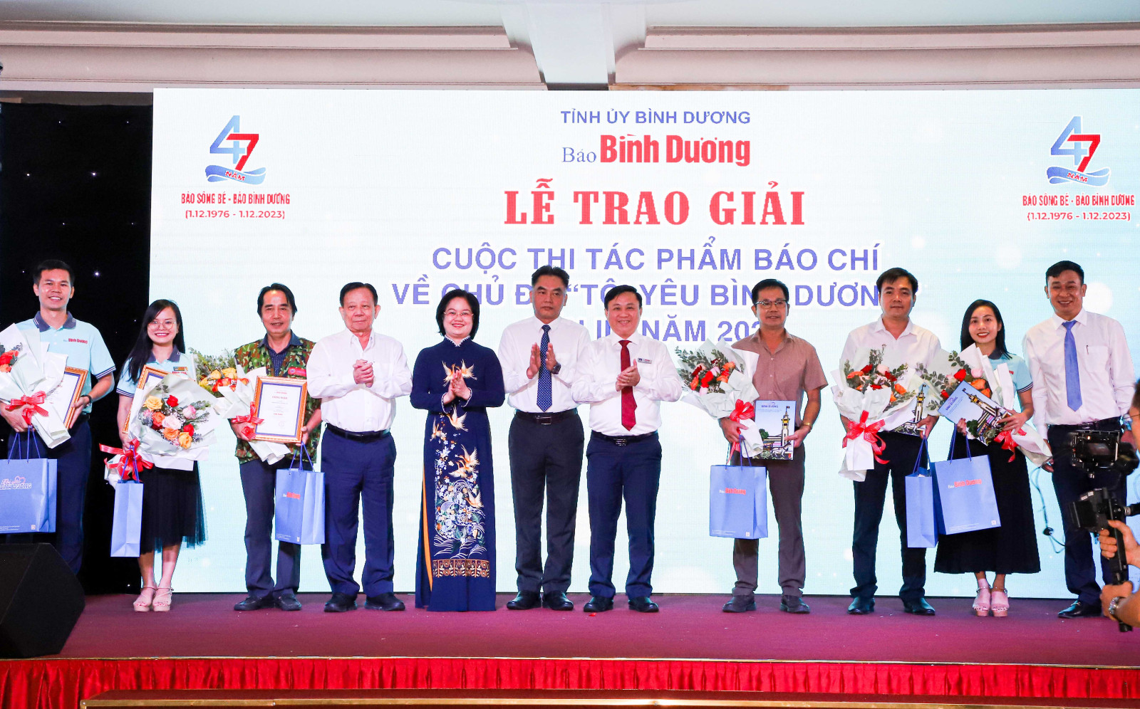 Trao giải cuộc thi "Tôi yêu Bình Dương" lần thứ II
- Ảnh 1.