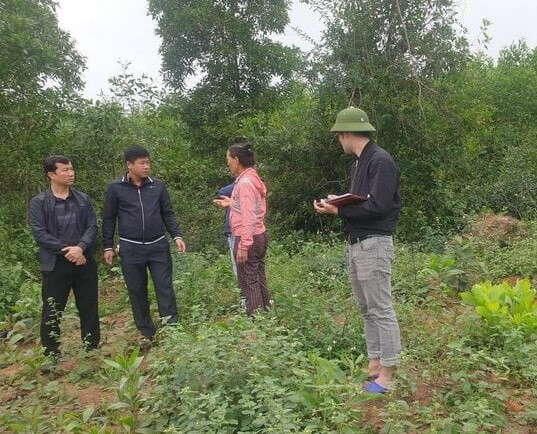 Bé trai 2 tuổi mất tích được tìm thấy ở trong rừng như thế nào?- Ảnh 3.